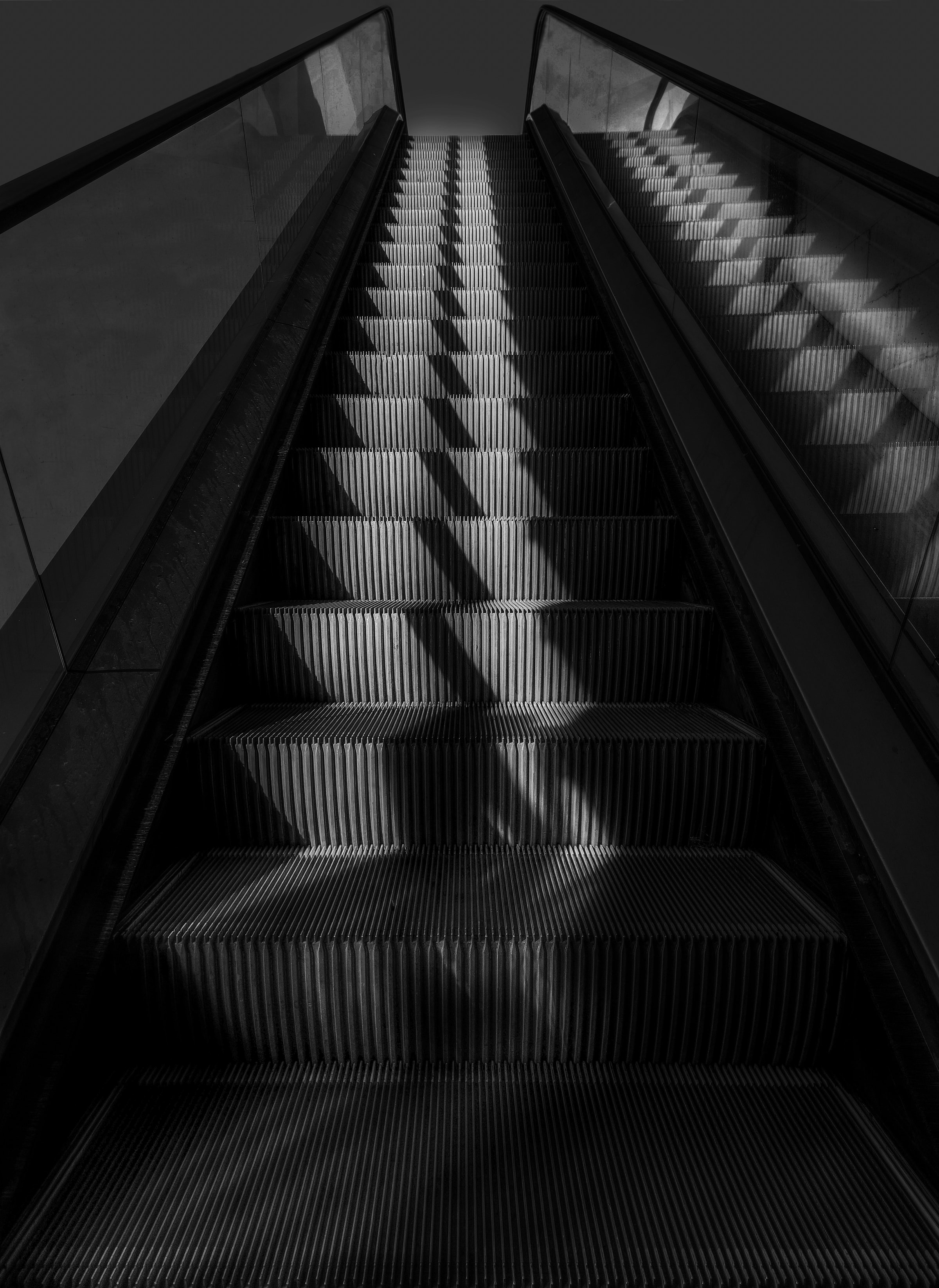 Free download wallpaper Miscellanea, Grey, Bw, Ladder, Escalator, Miscellaneous, Chb, Stairs on your PC desktop