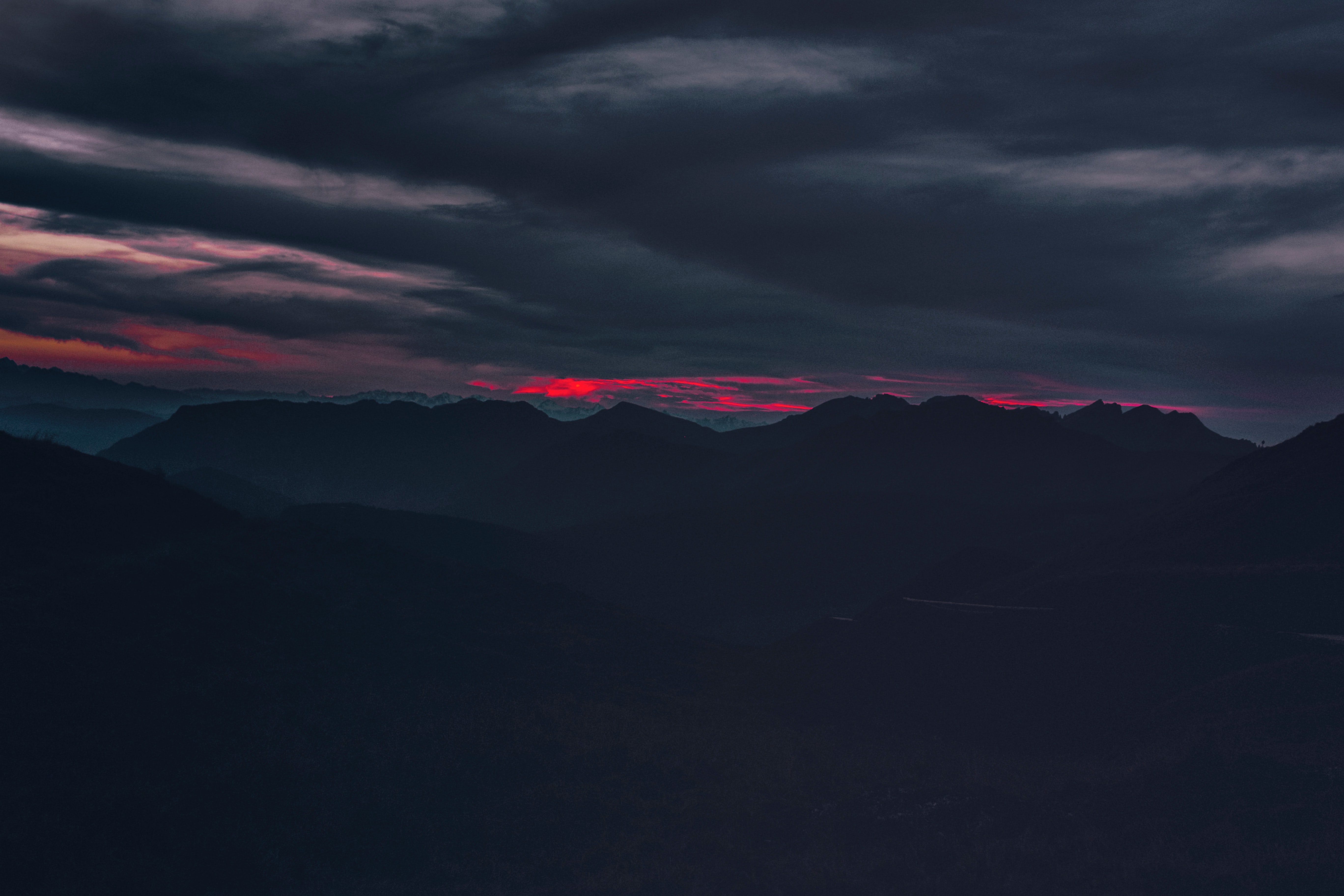 PCデスクトップに日没, スカイ, 山脈, 闇, 暗い, 丘, 自然画像を無料でダウンロード