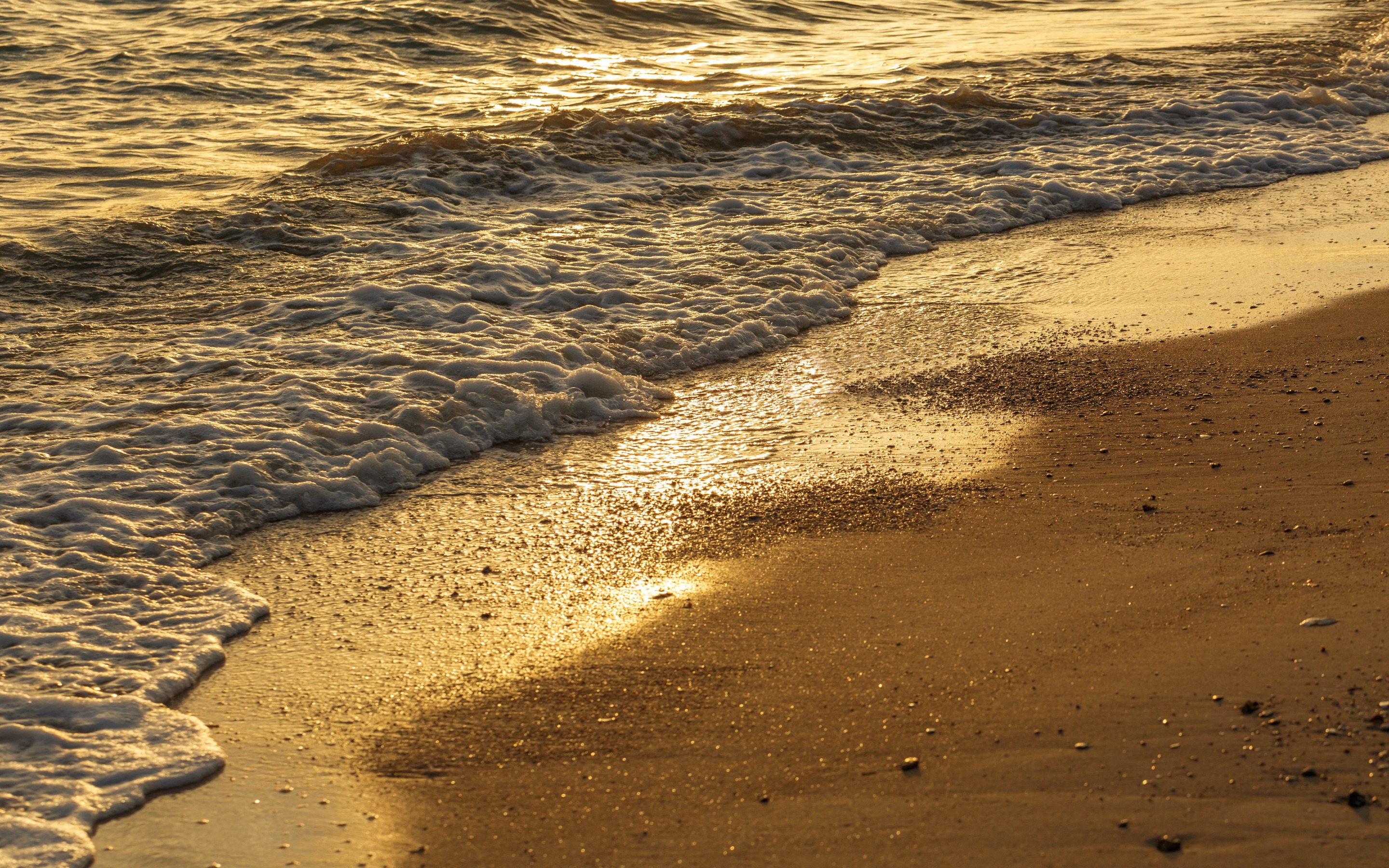 Скачать картинку Море, Пляж, Песок, Волна, Земля/природа в телефон бесплатно.