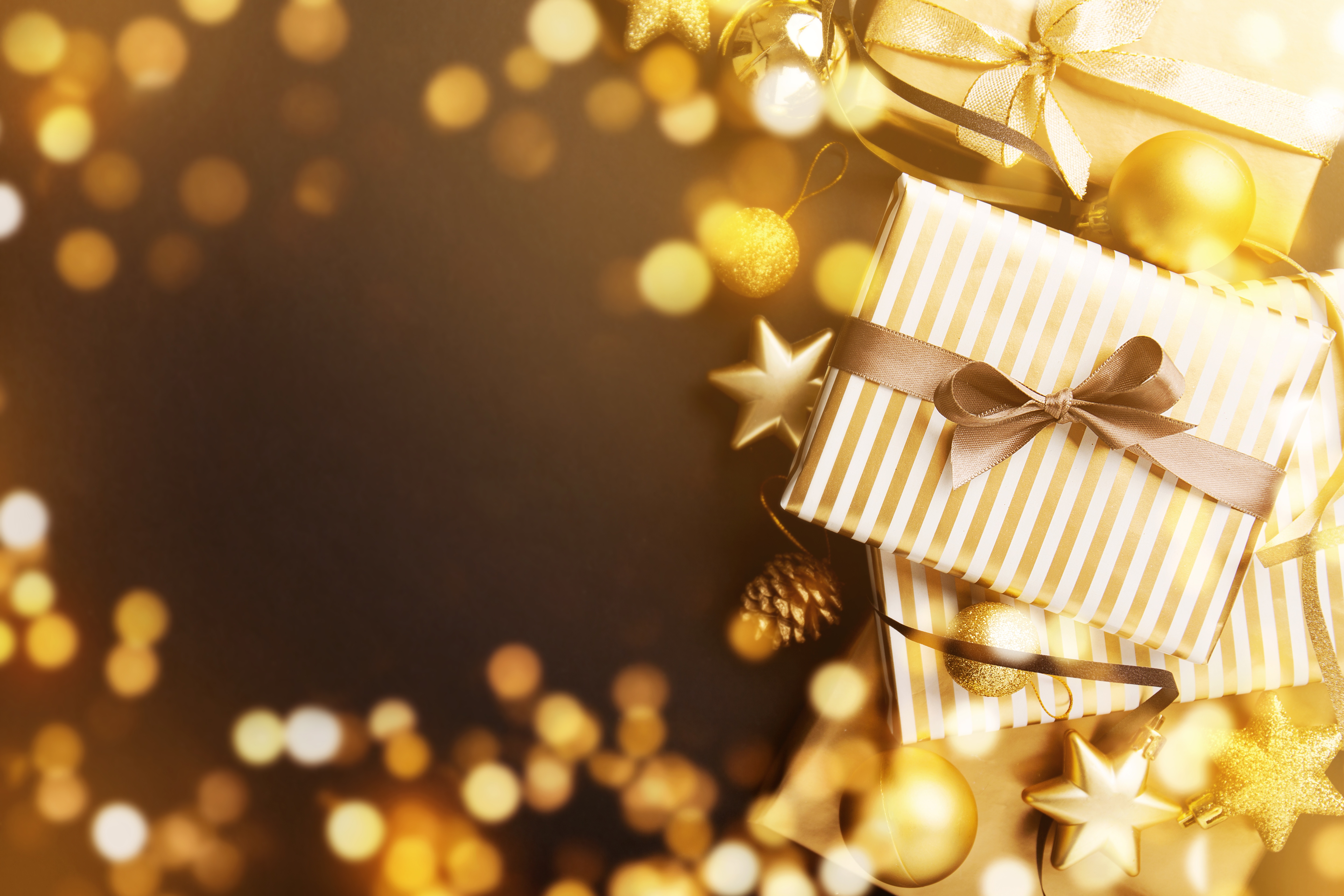 Téléchargez gratuitement l'image Noël, Vacances, Cadeau, Décorations De Noël, Bokeh sur le bureau de votre PC