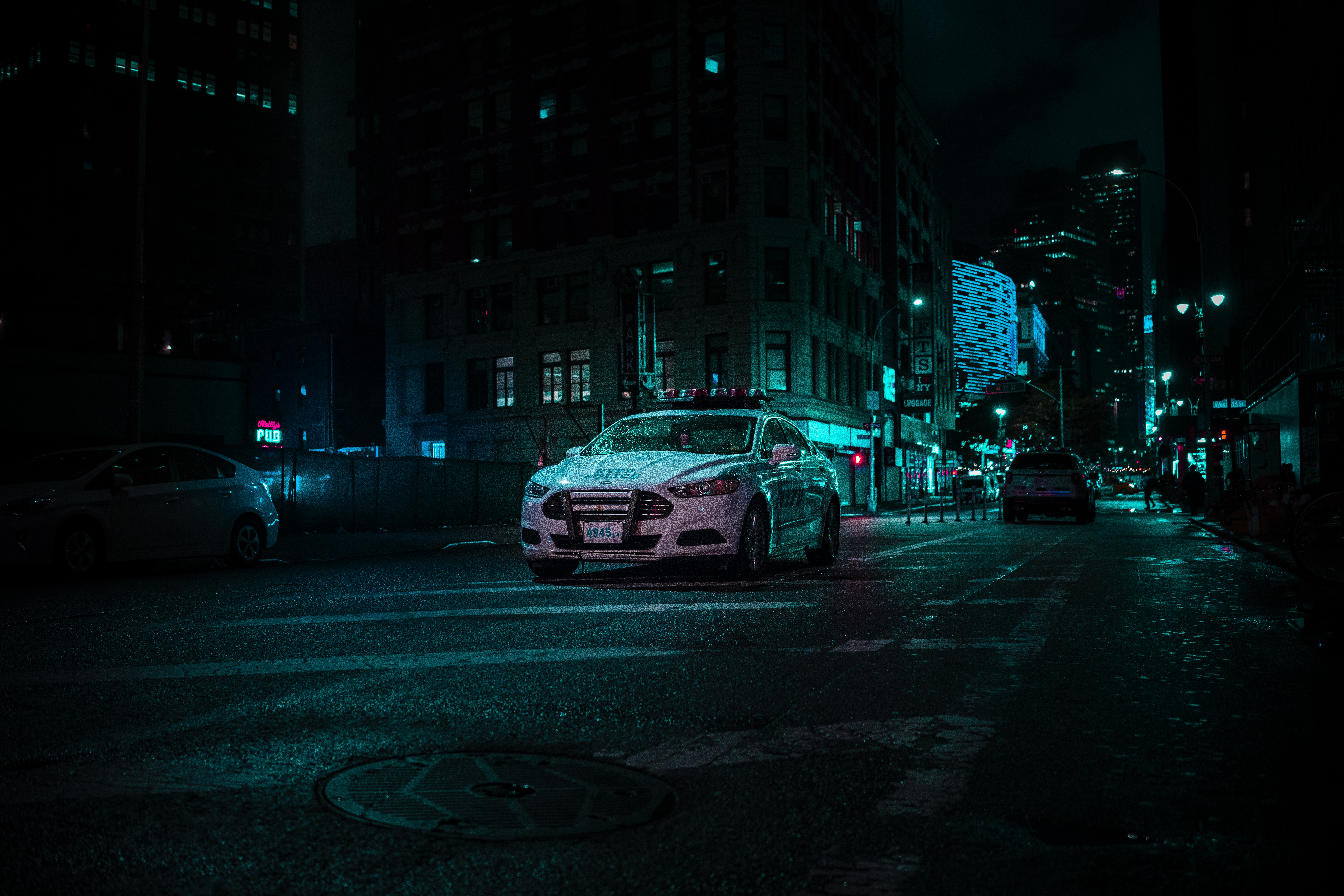 149063 descargar imagen ciudad de noche, policía, coches, carro, coche, tráfico, movimiento, ciudad nocturna, calle, la policía: fondos de pantalla y protectores de pantalla gratis