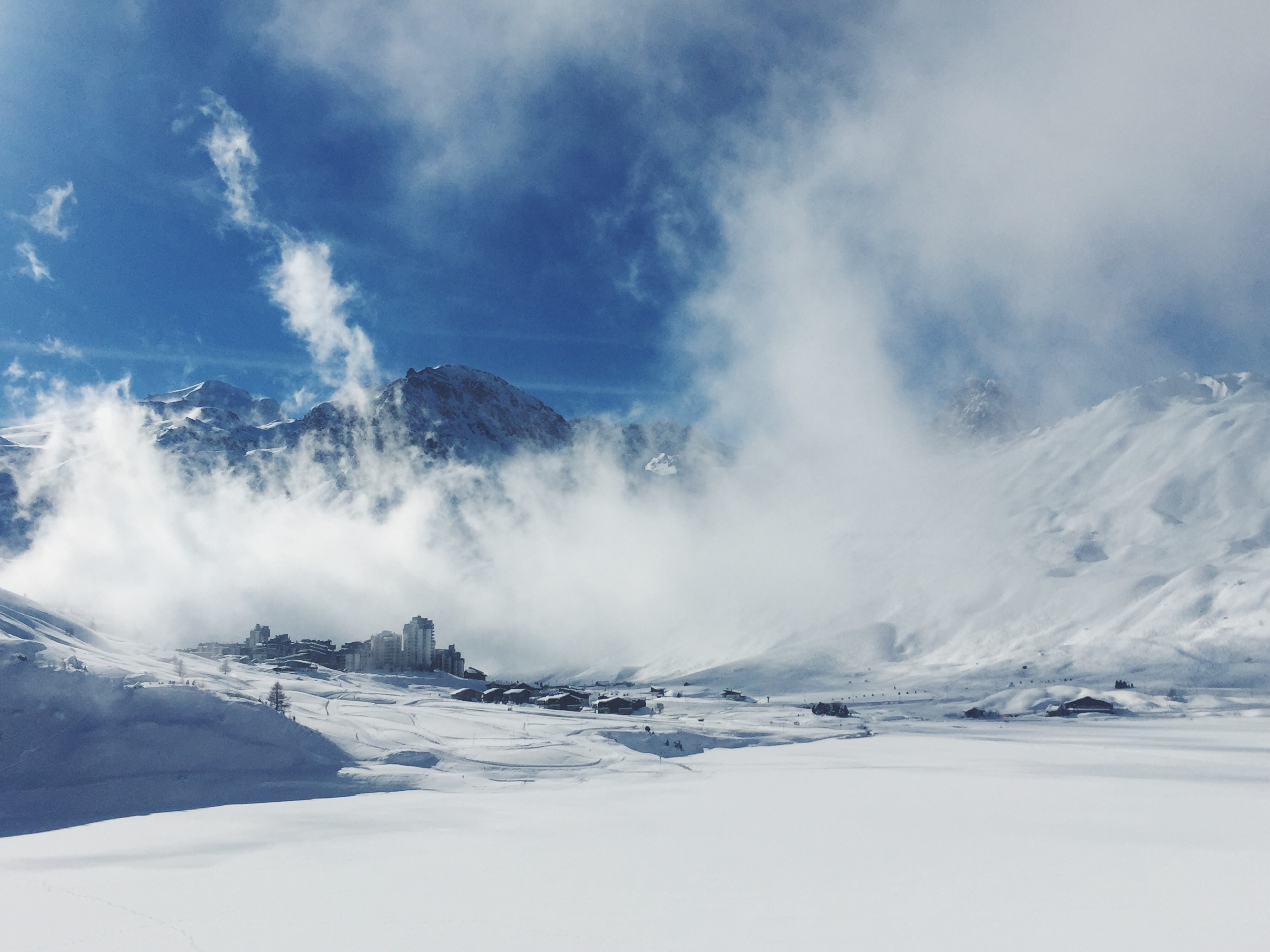Handy-Wallpaper Sky, Clouds, Mountains, Schnee, Natur kostenlos herunterladen.