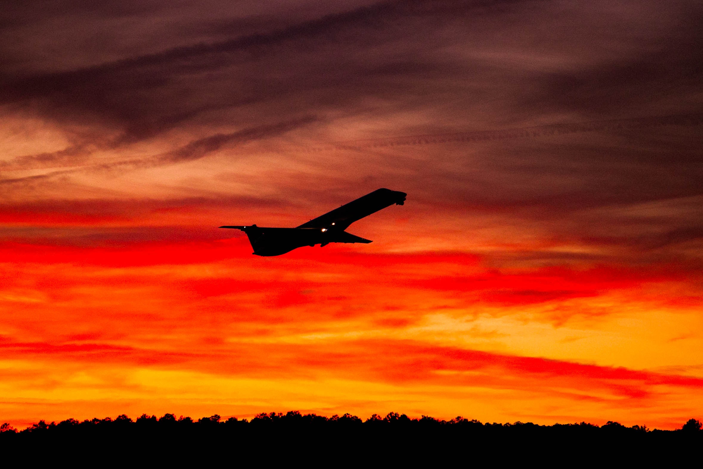 Laden Sie das Sunset, Sky, Flugzeug, Flug, Dunkel-Bild kostenlos auf Ihren PC-Desktop herunter