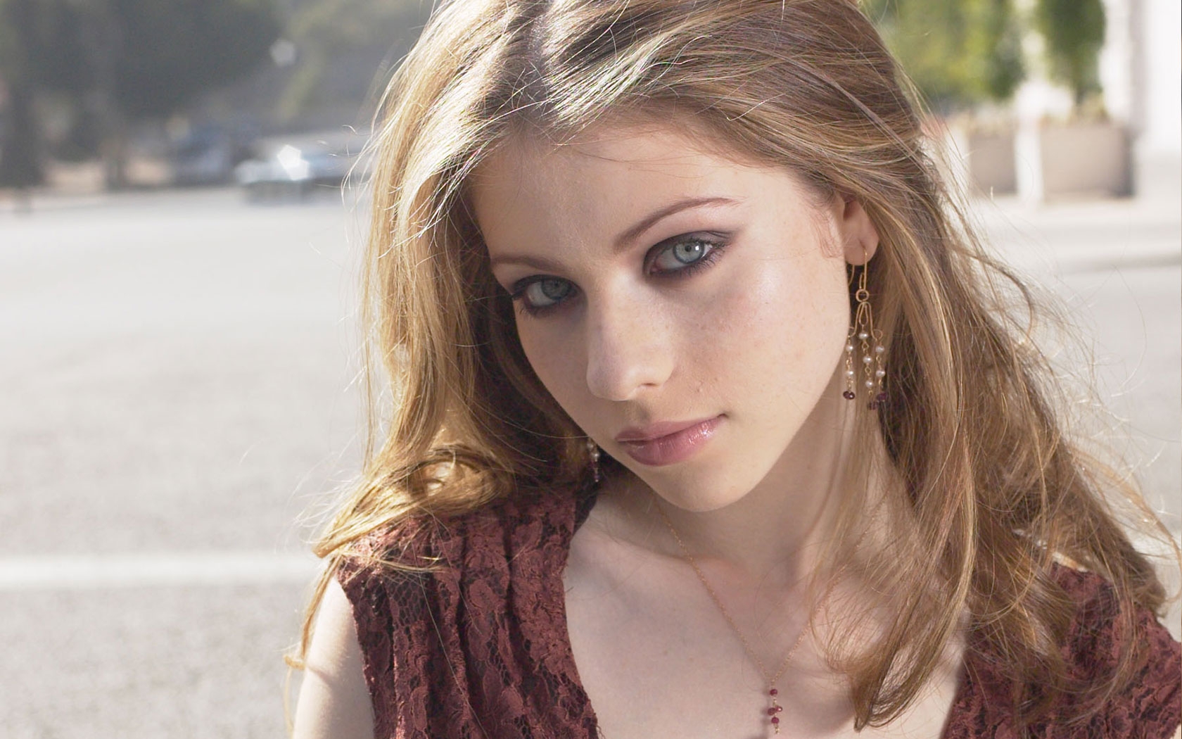 Download mobile wallpaper Celebrity, Michelle Trachtenberg for free.