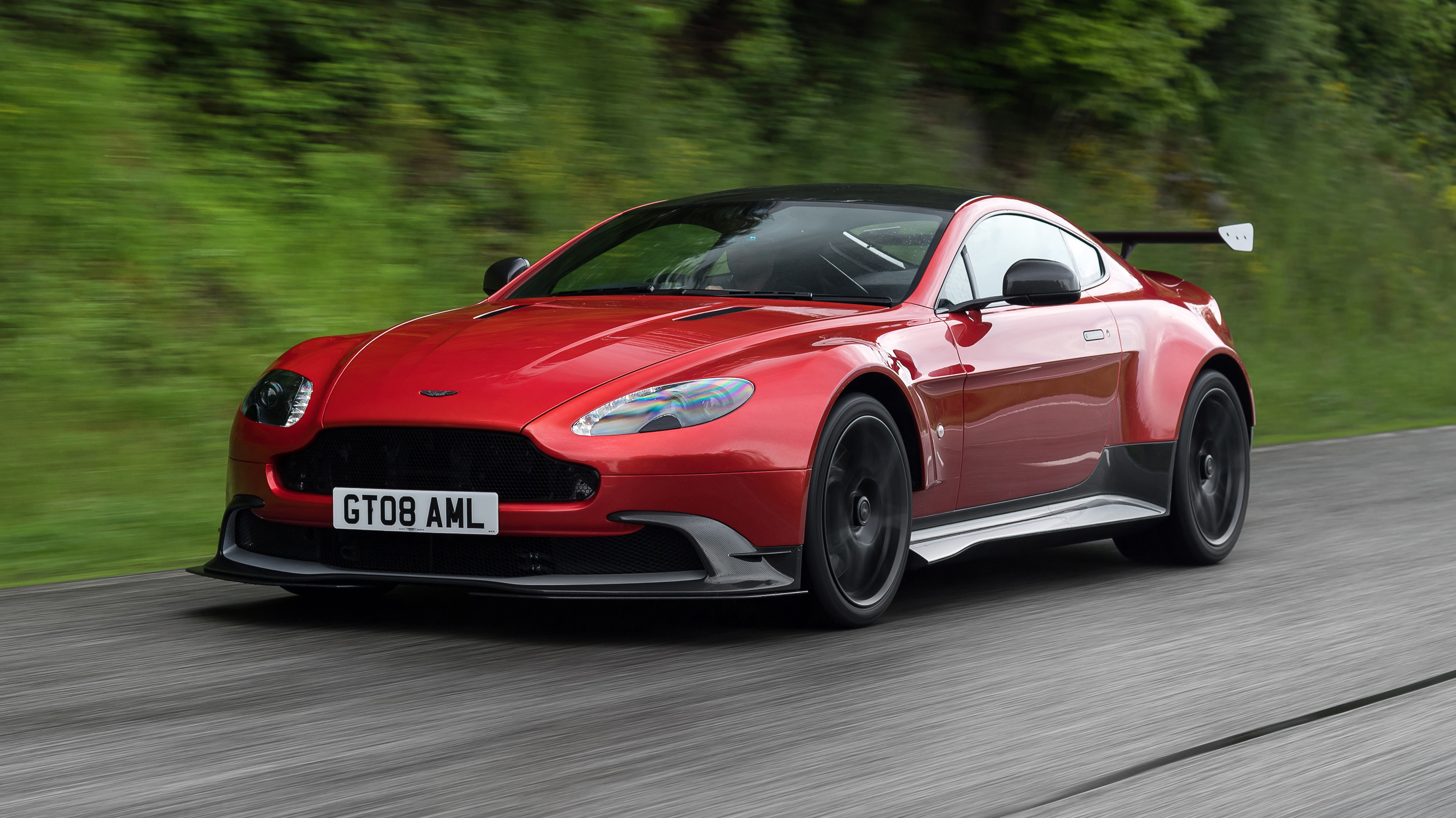 Завантажити шпалери Aston Martin Vantage Gt8 на телефон безкоштовно