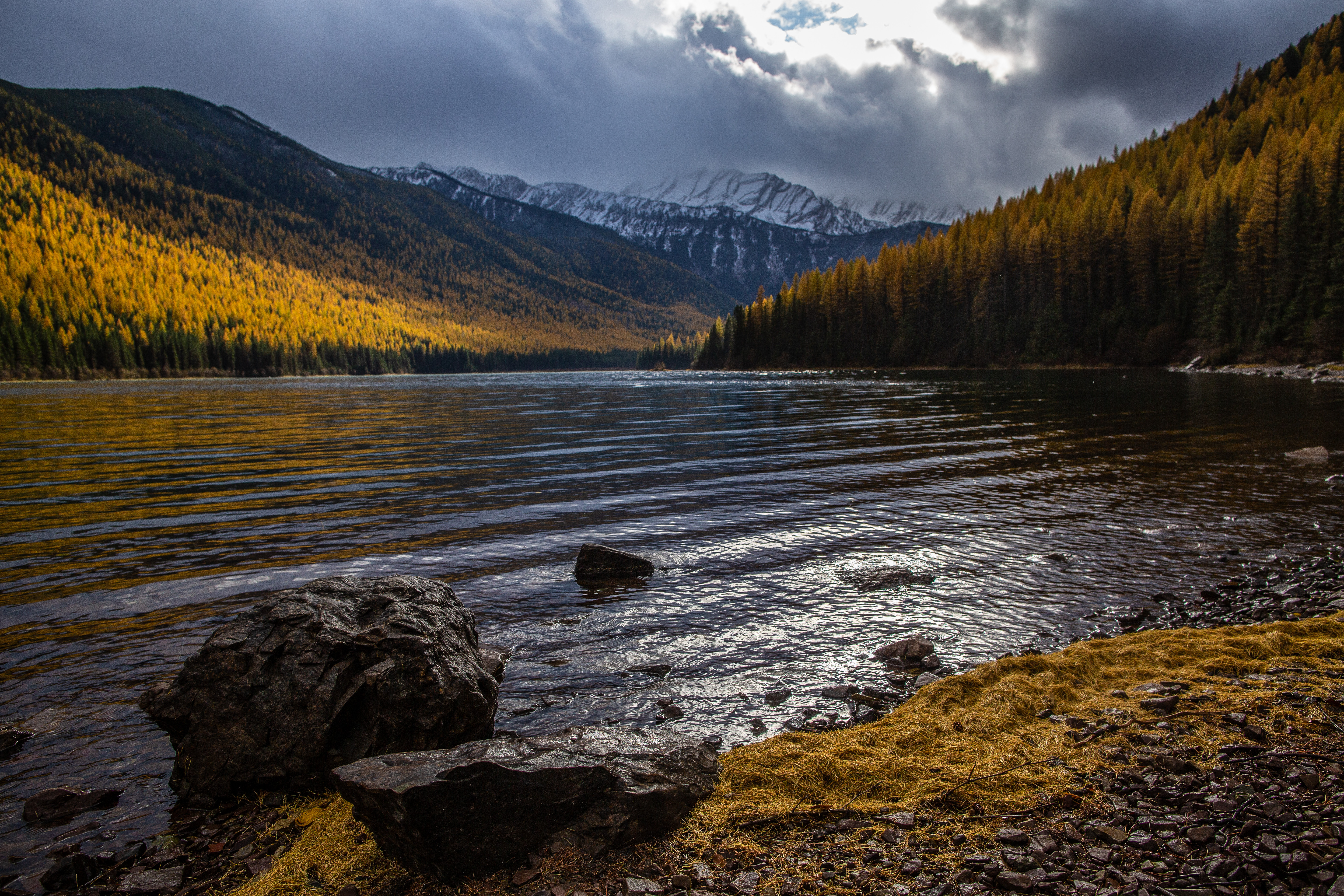 Descarga gratis la imagen Naturaleza, Montañas, Lago, Costa, Bosque, Stones en el escritorio de tu PC