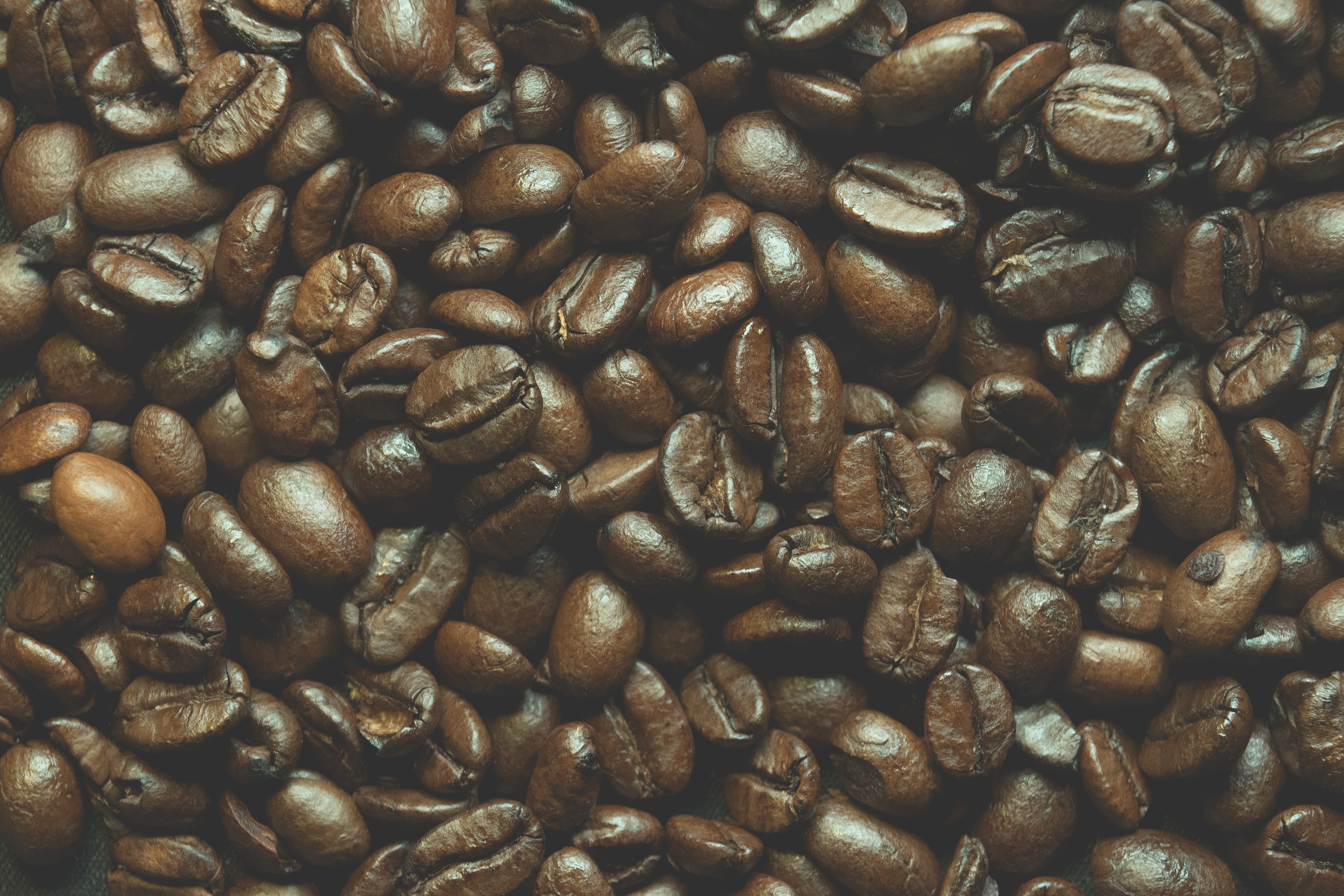 無料モバイル壁紙マクロ, 大きい, 褐色, コーヒー豆, コー​​ヒーをダウンロードします。
