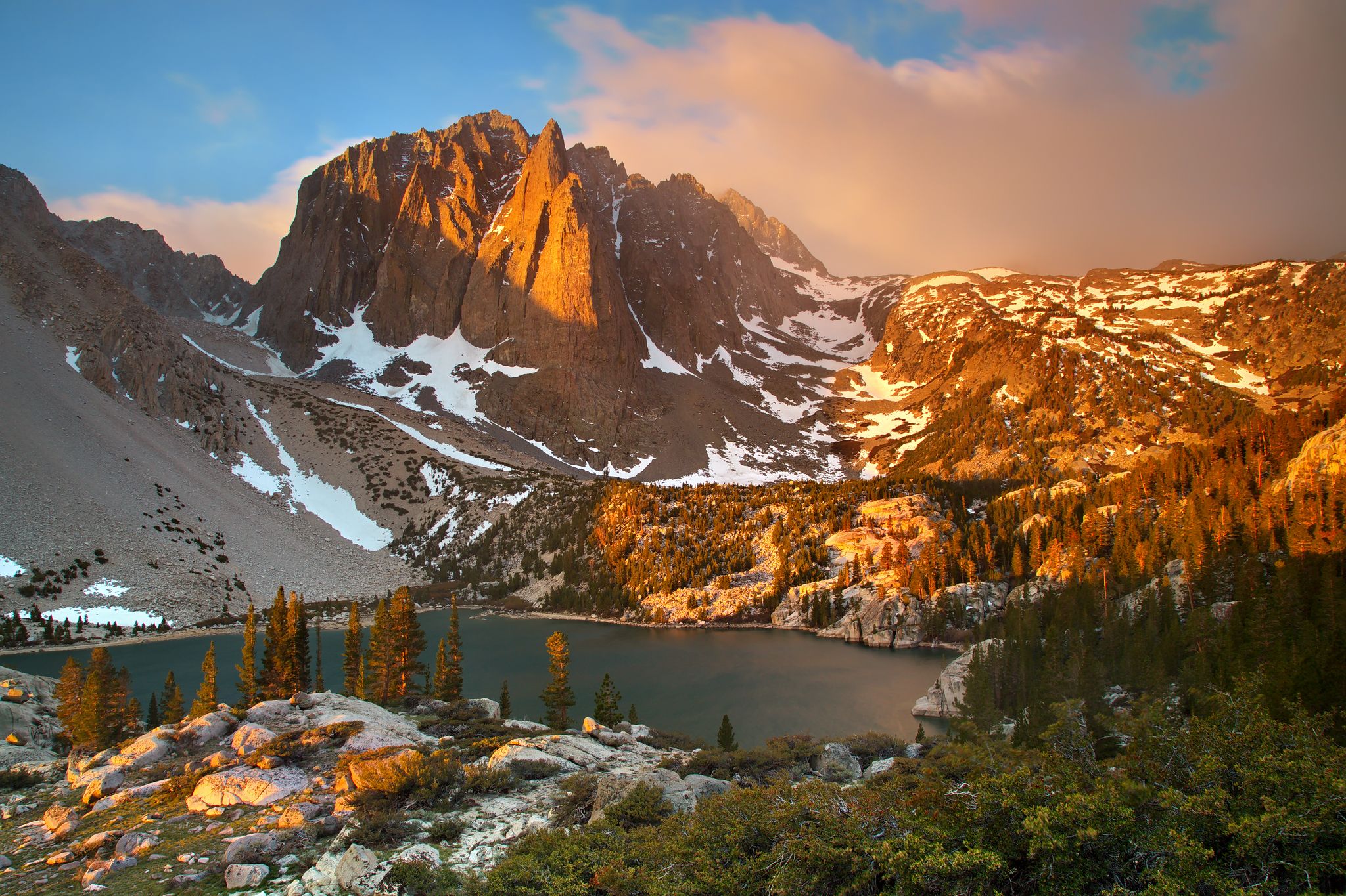 Descarga gratuita de fondo de pantalla para móvil de Amanecer, Montañas, Lago, Naturaleza, Montaña, Tierra/naturaleza, Paisaje.