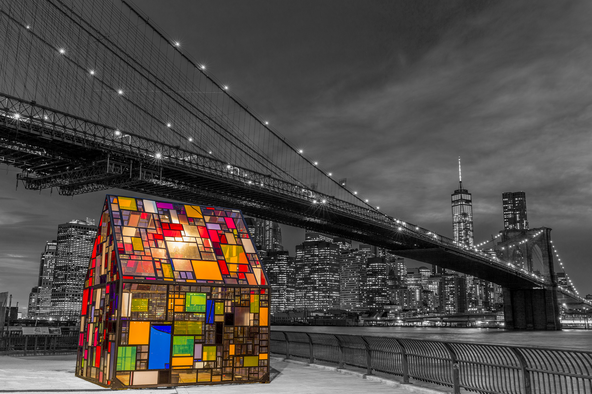 Скачать обои бесплатно Мосты, Ночь, Город, Мост, Сша, Нью Йорк, Бруклинский Мост, Сделано Человеком, Выборочный Цвет картинка на рабочий стол ПК