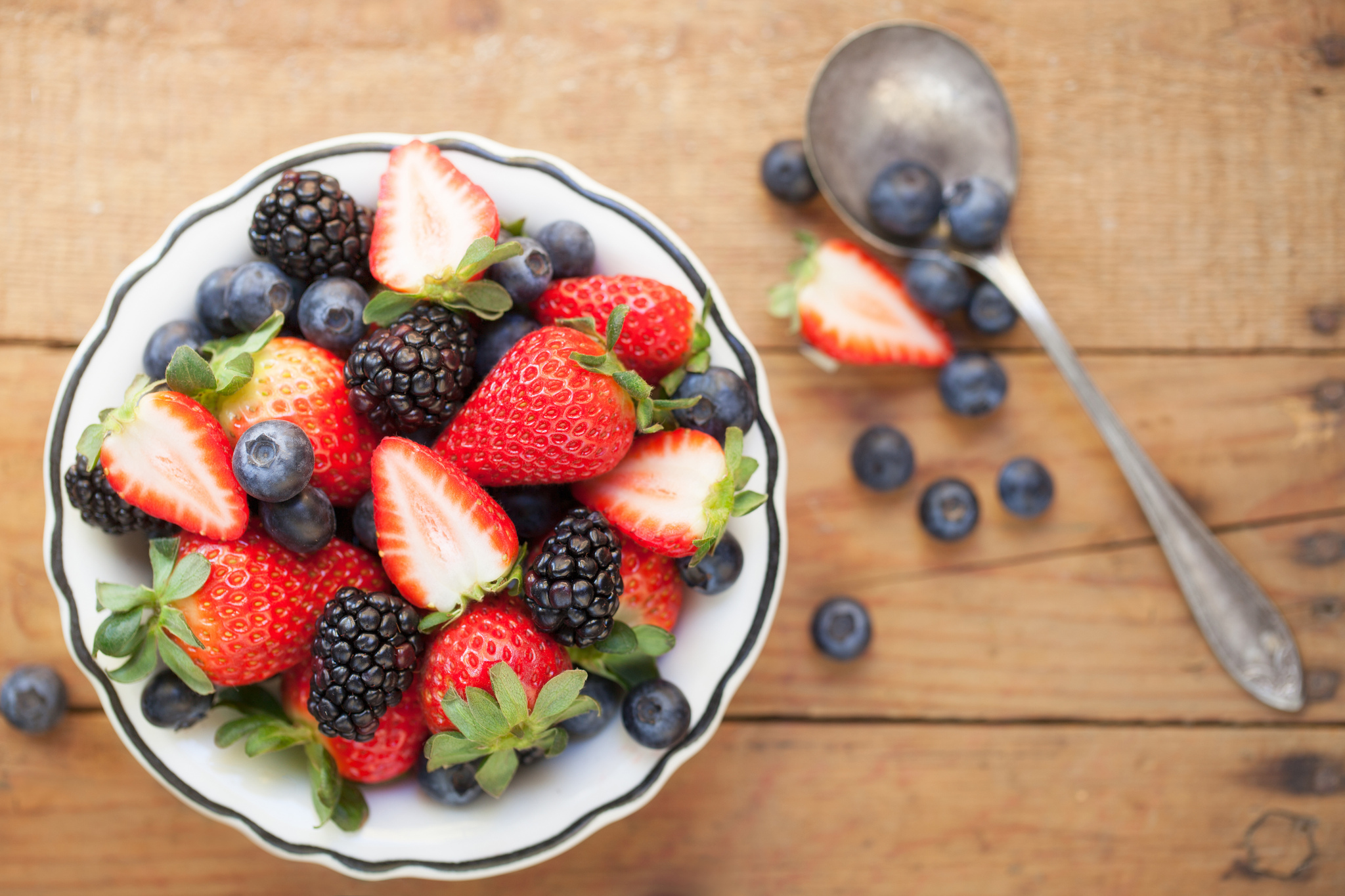 Laden Sie das Erdbeere, Brombeere, Frucht, Heidelbeere, Nahrungsmittel, Stillleben-Bild kostenlos auf Ihren PC-Desktop herunter