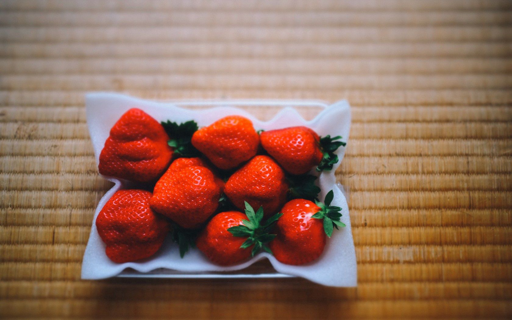 Free download wallpaper Food, Berries, Table, Plate, Strawberry on your PC desktop