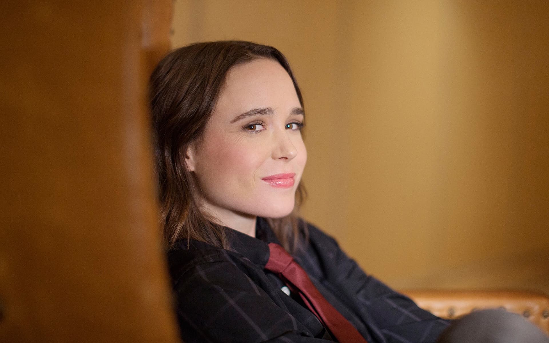 Téléchargez des papiers peints mobile Yeux Marrons, Célébrités, Actrice, Ellen Page gratuitement.