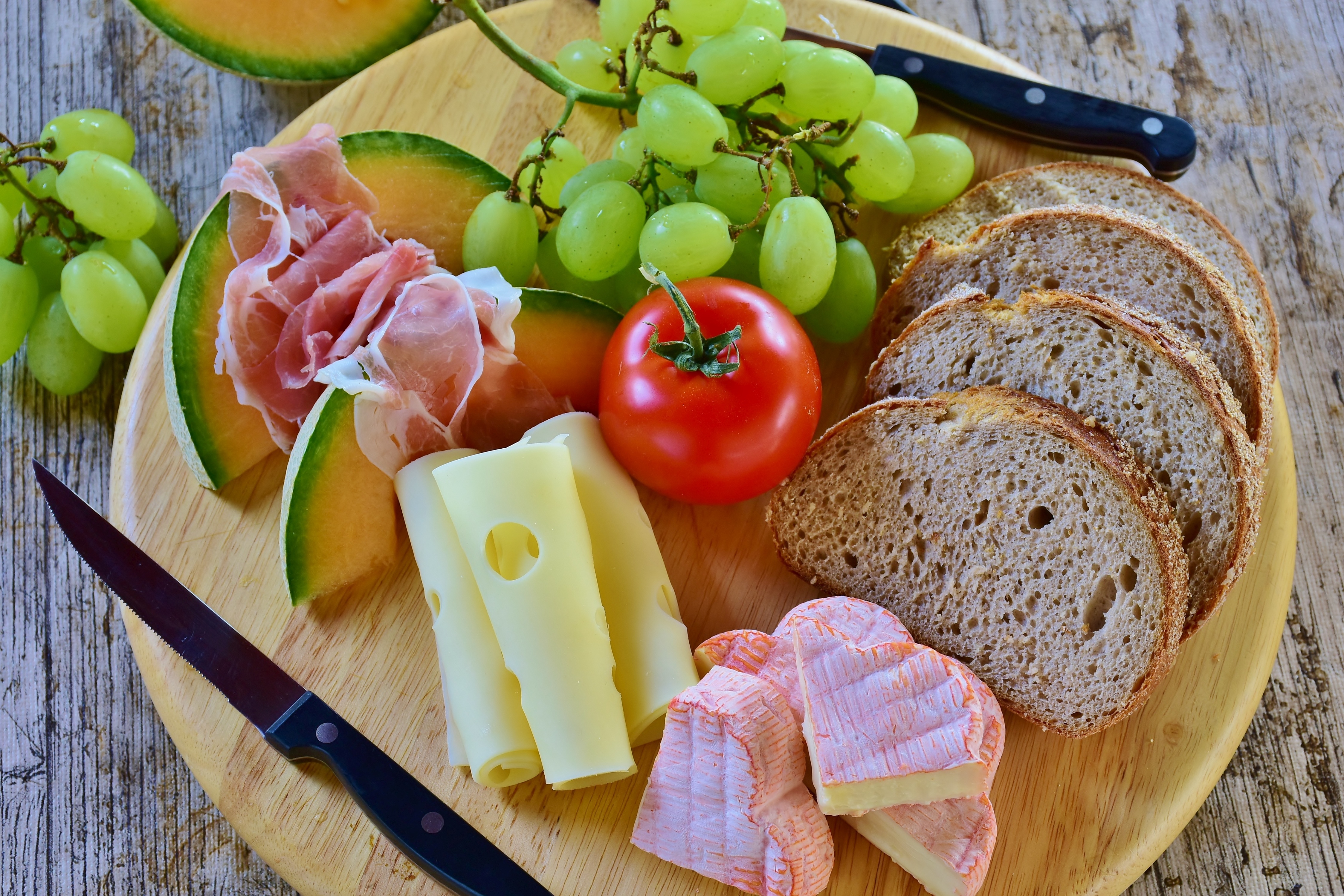 Handy-Wallpaper Brot, Tomate, Käse, Nahrungsmittel, Stillleben, Früchte kostenlos herunterladen.