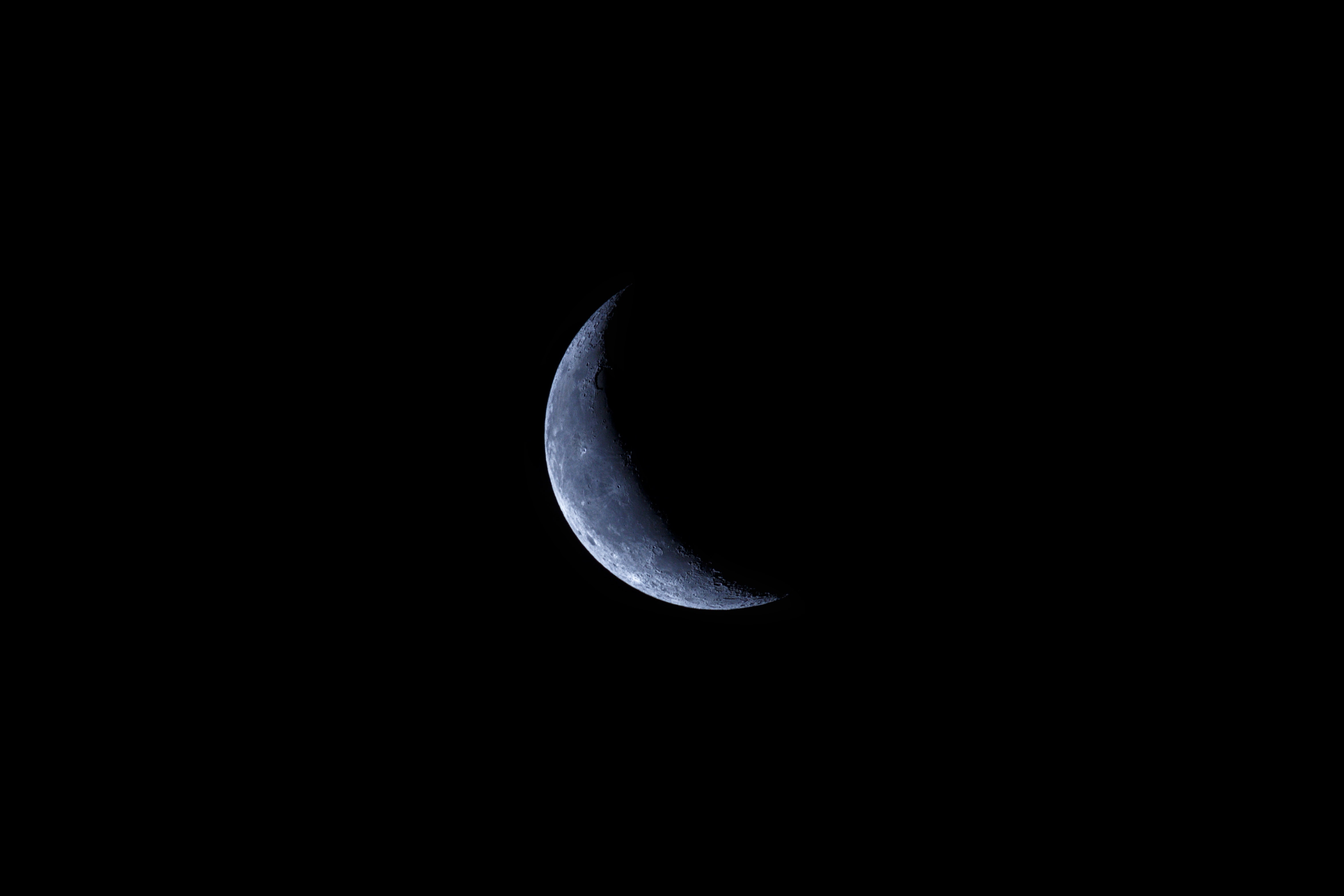 116175 завантажити картинку ніч, місяць, чорний, тінь, кратери, кратерів - шпалери і заставки безкоштовно