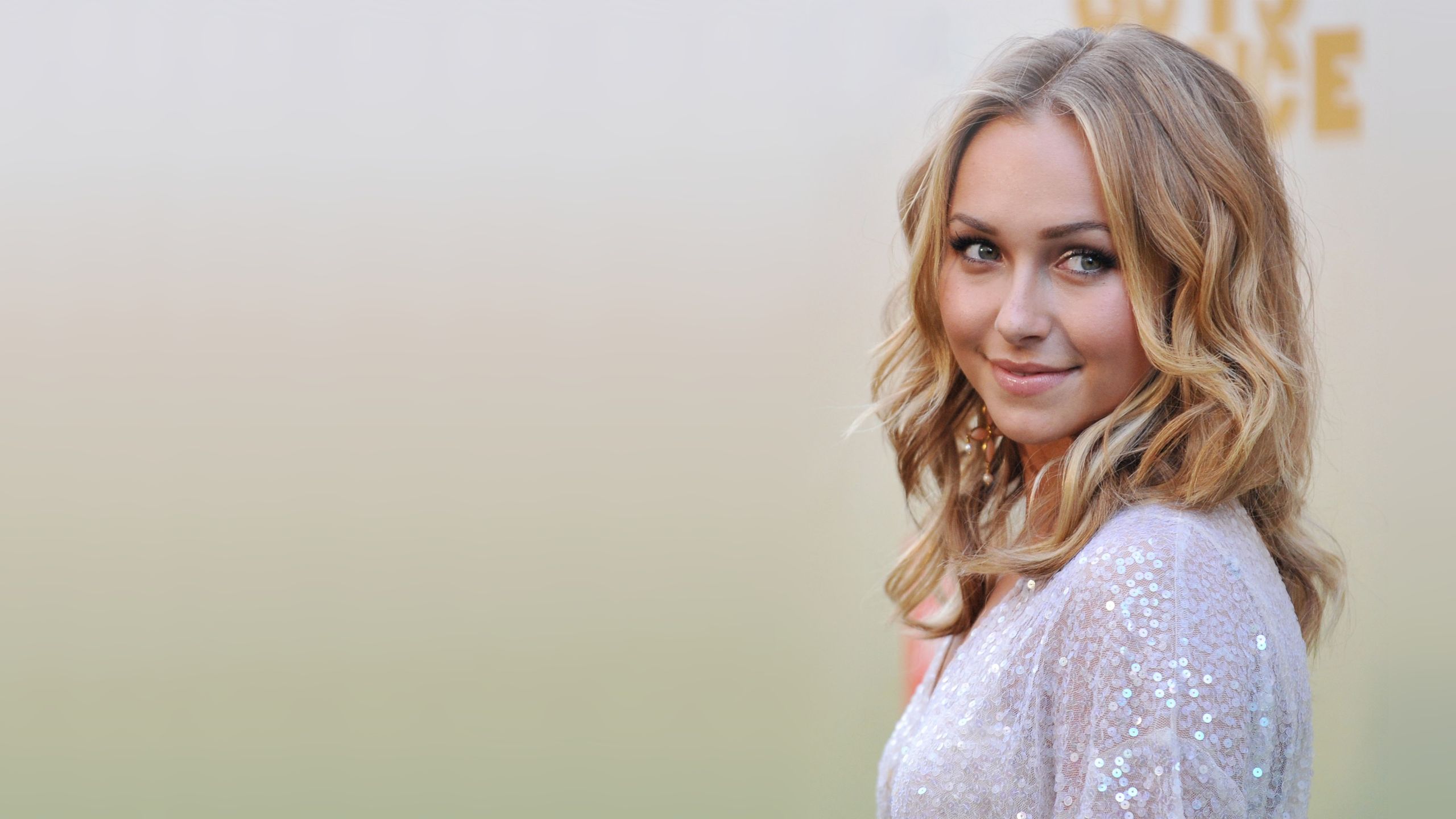 Free download wallpaper Celebrity, Hayden Panettiere on your PC desktop