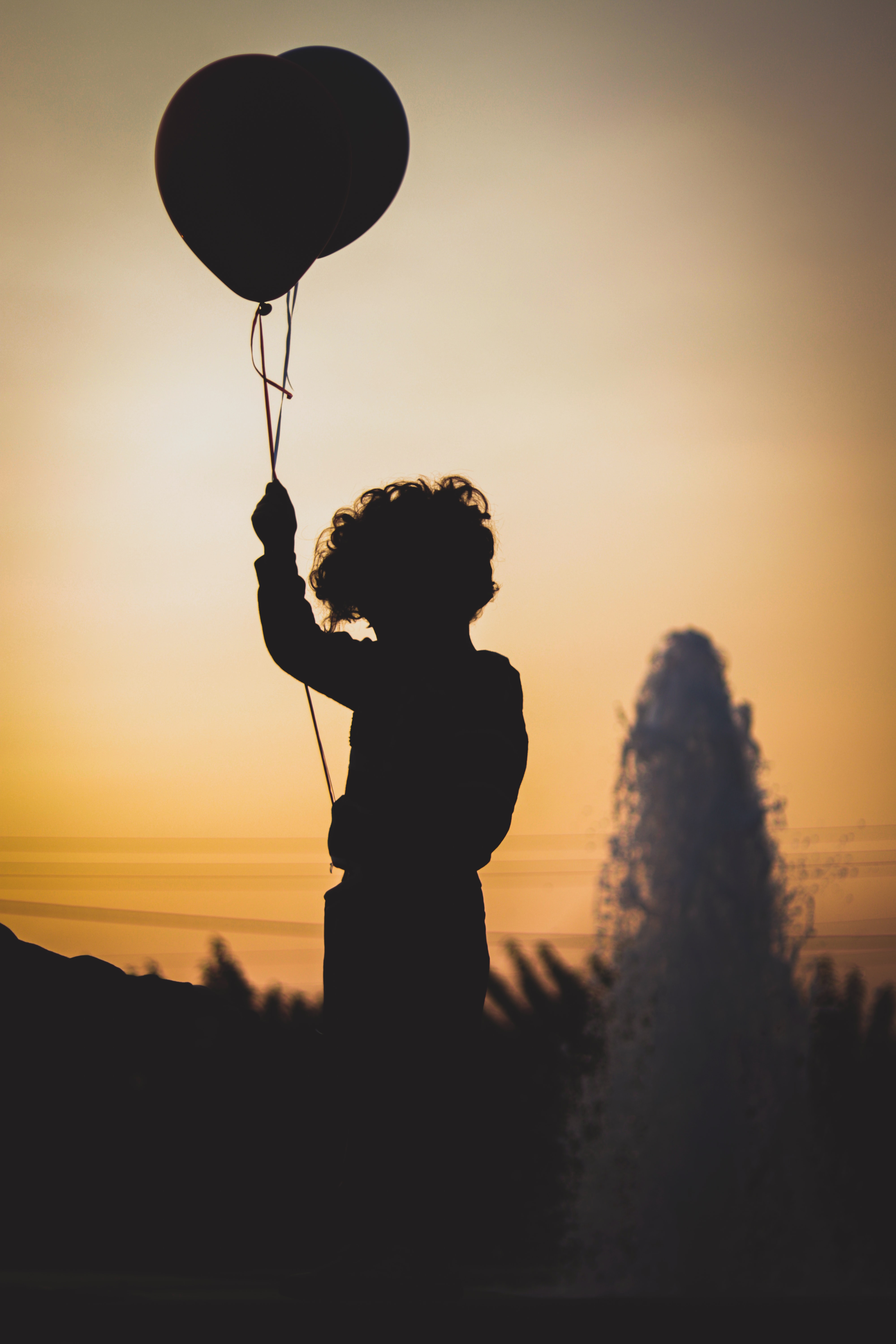 Download mobile wallpaper Balloon, Sunset, Silhouette, Child, Dark for free.