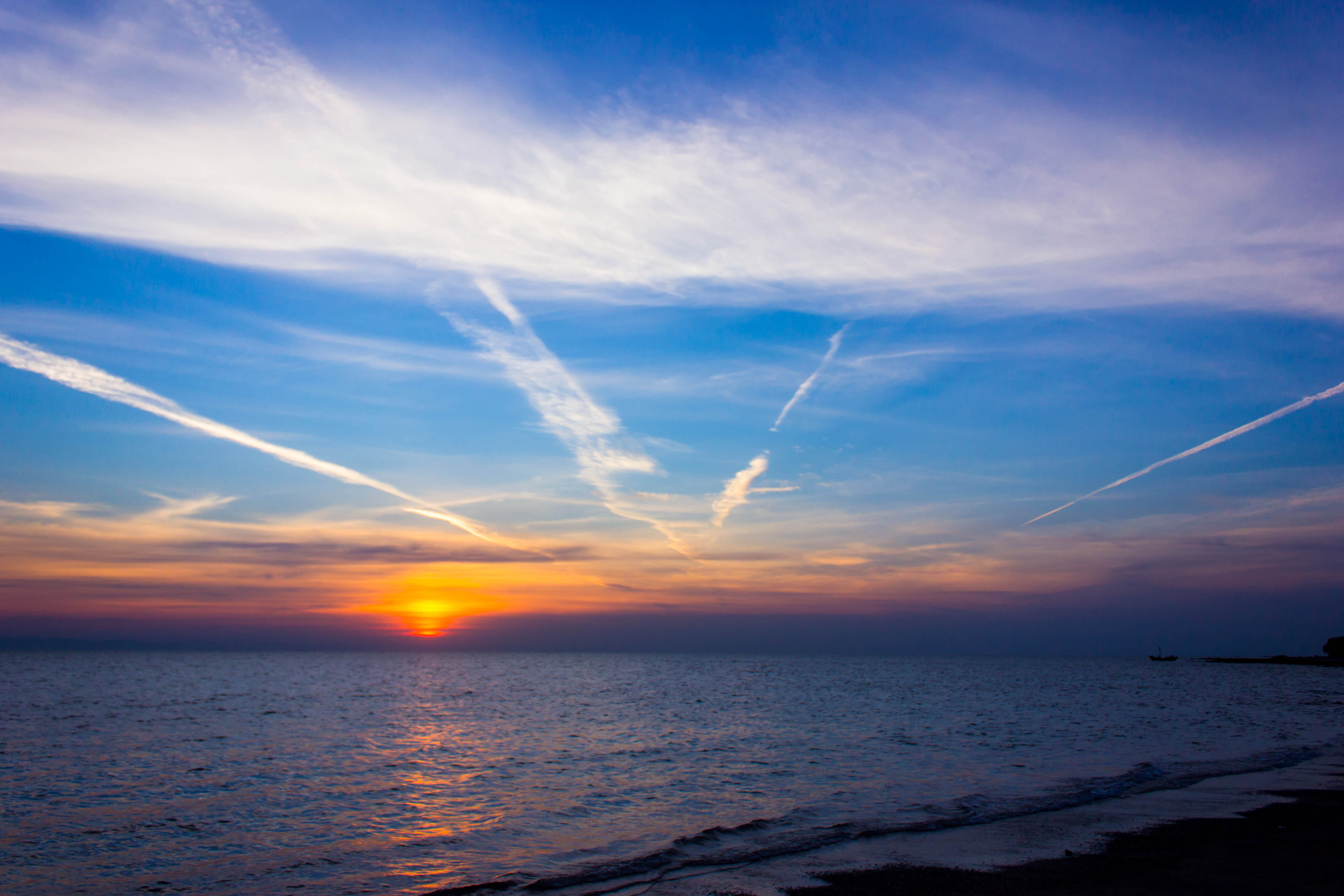 Laden Sie das Sunset, Clouds, Horizont, Natur, Sun, Waves, Sea-Bild kostenlos auf Ihren PC-Desktop herunter