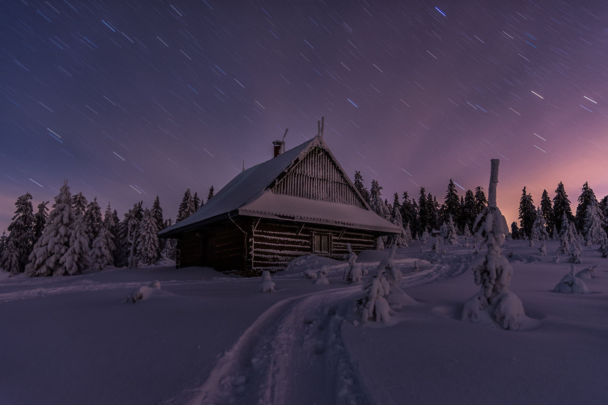 Handy-Wallpaper Winter, Schnee, Hütte, Nacht, Menschengemacht kostenlos herunterladen.