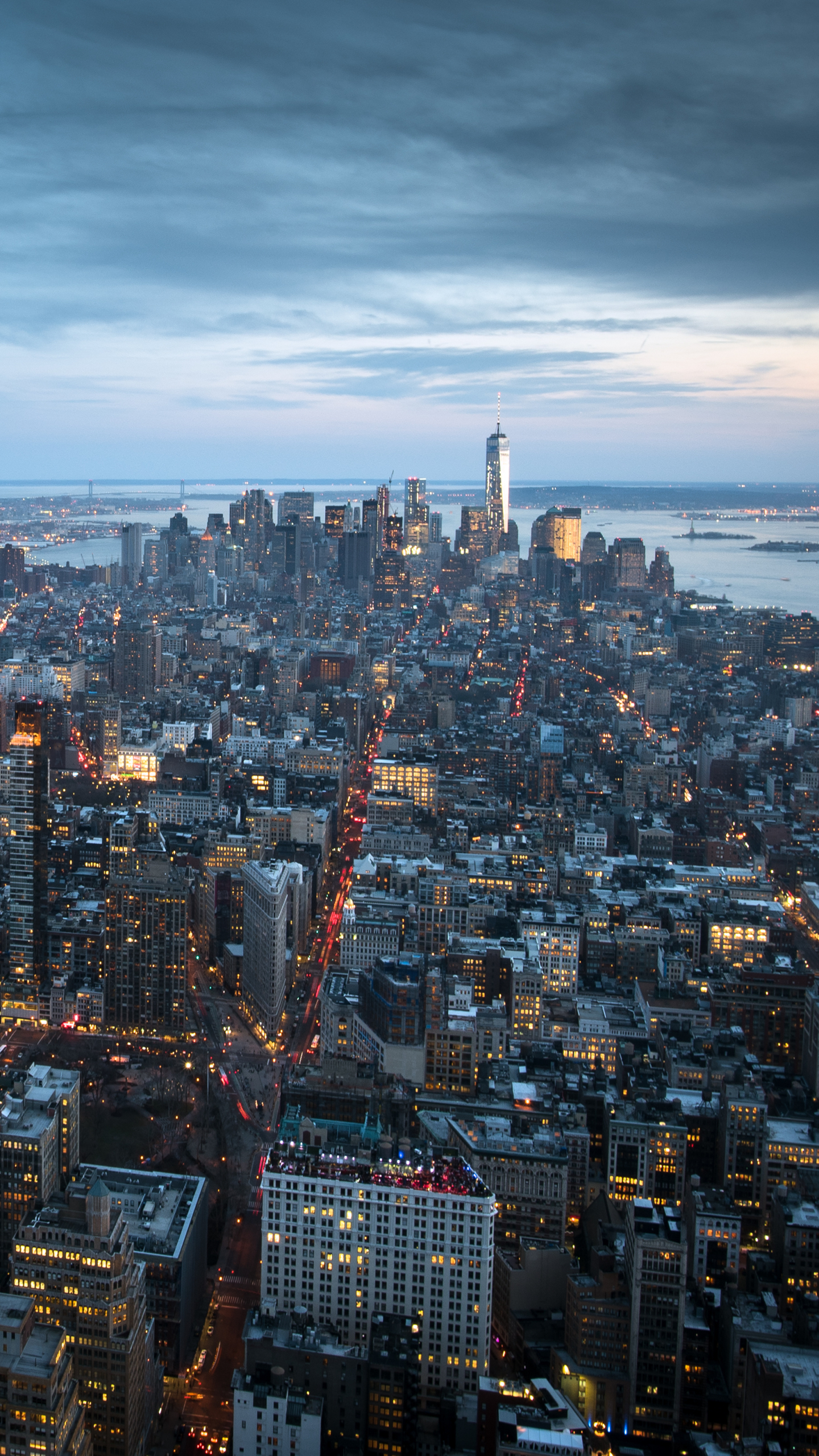 Handy-Wallpaper Städte, Stadt, Wolkenkratzer, Gebäude, Horizont, Abend, Stadtbild, Manhattan, Nacht, Menschengemacht, Großstadt kostenlos herunterladen.