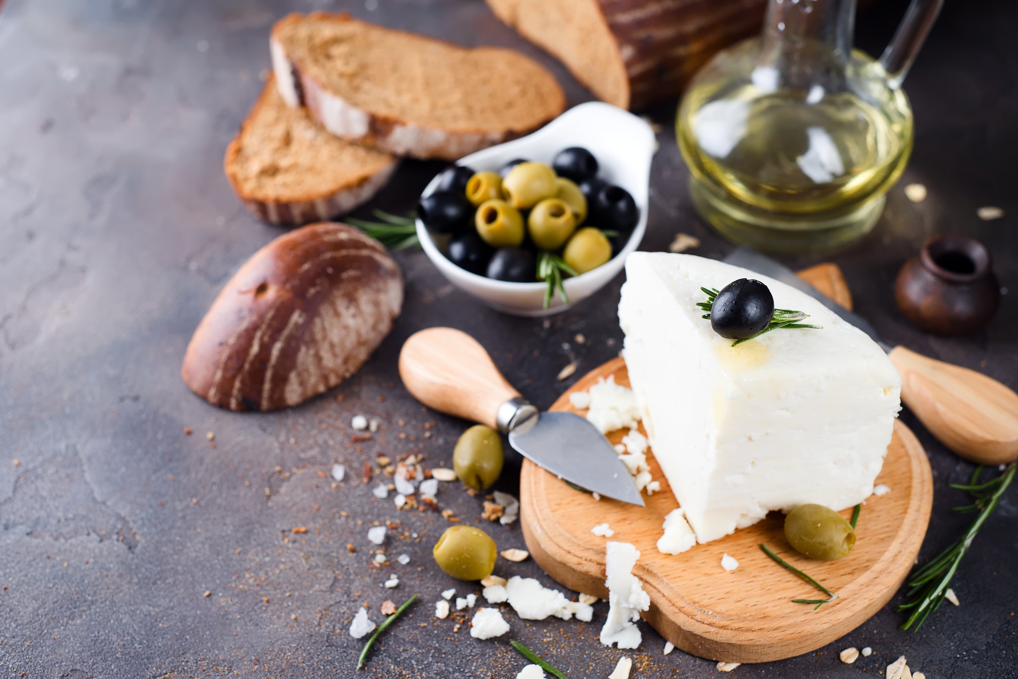 Laden Sie das Brot, Öl, Käse, Olive, Nahrungsmittel, Stillleben-Bild kostenlos auf Ihren PC-Desktop herunter