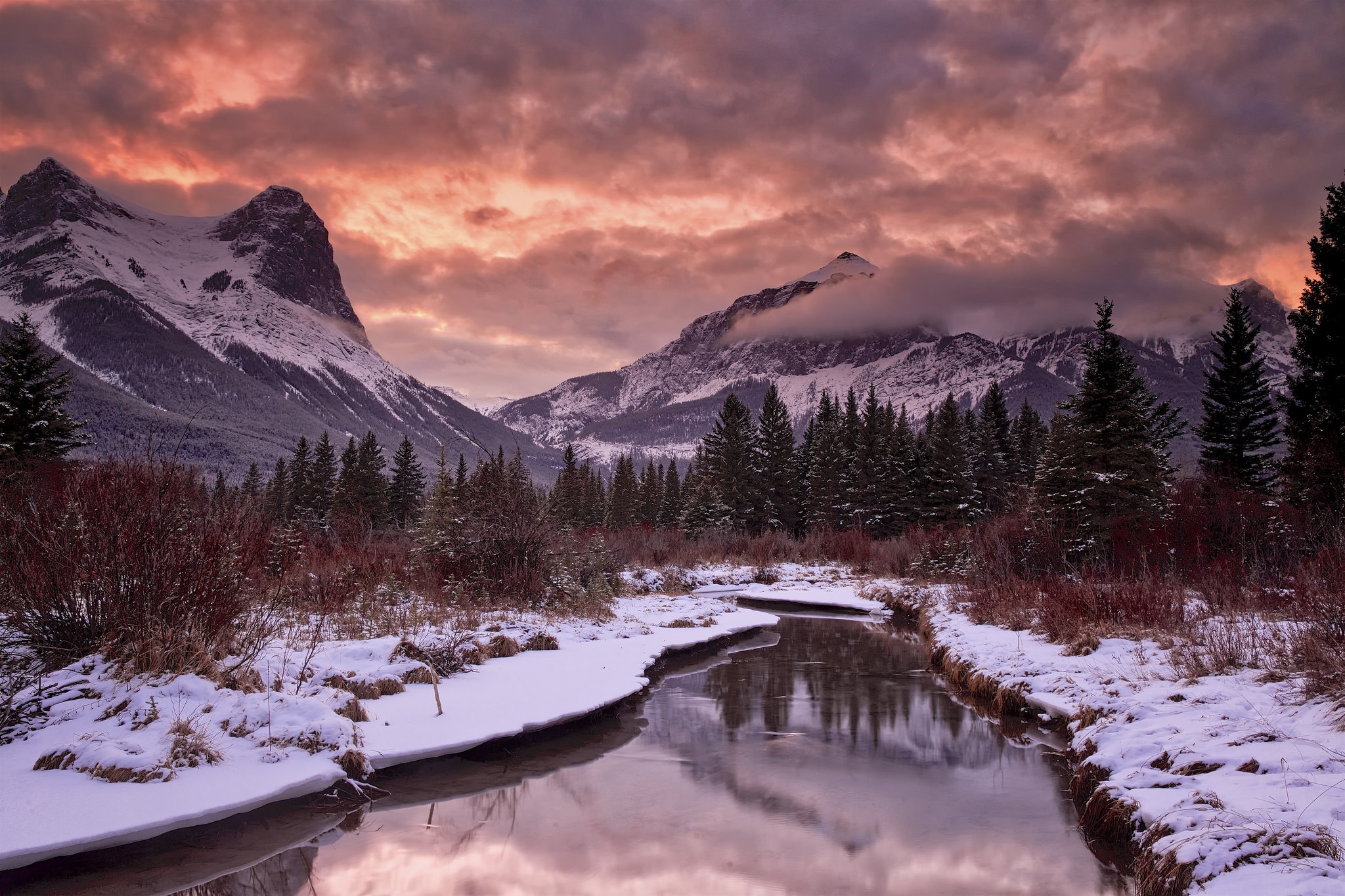 Descarga gratis la imagen Invierno, Naturaleza, Rio, Montaña, Nube, Tierra/naturaleza en el escritorio de tu PC