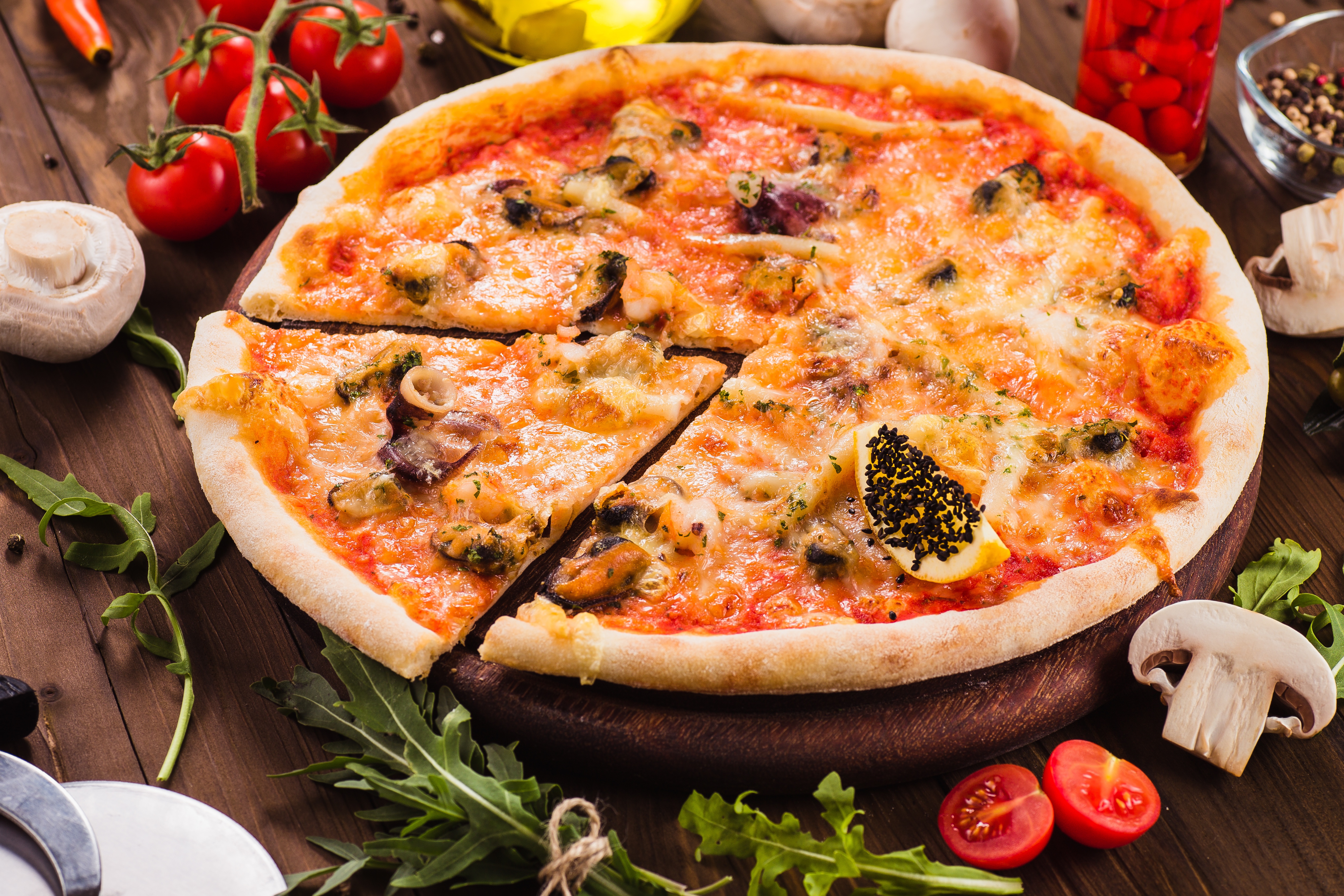Laden Sie das Pizza, Pilz, Tomate, Nahrungsmittel, Stillleben-Bild kostenlos auf Ihren PC-Desktop herunter