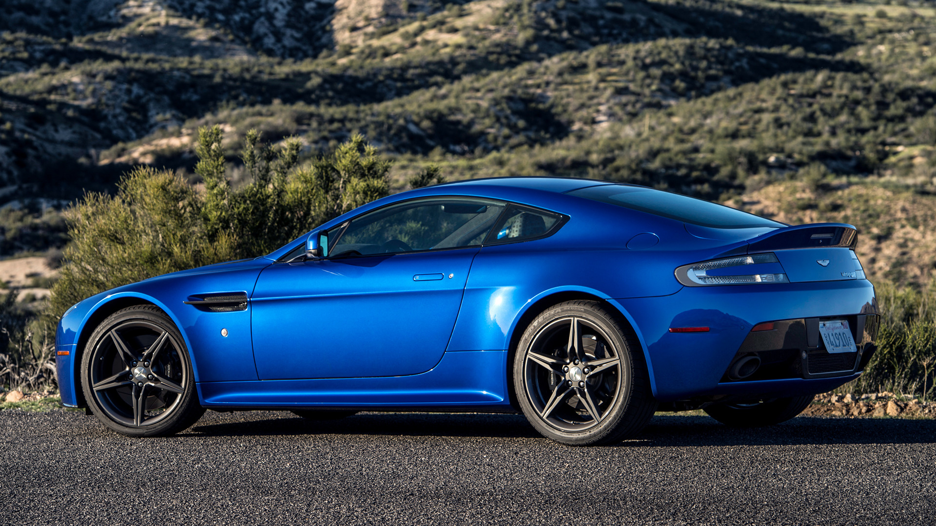 Завантажити шпалери Aston Martin V8 Vantage Gts на телефон безкоштовно