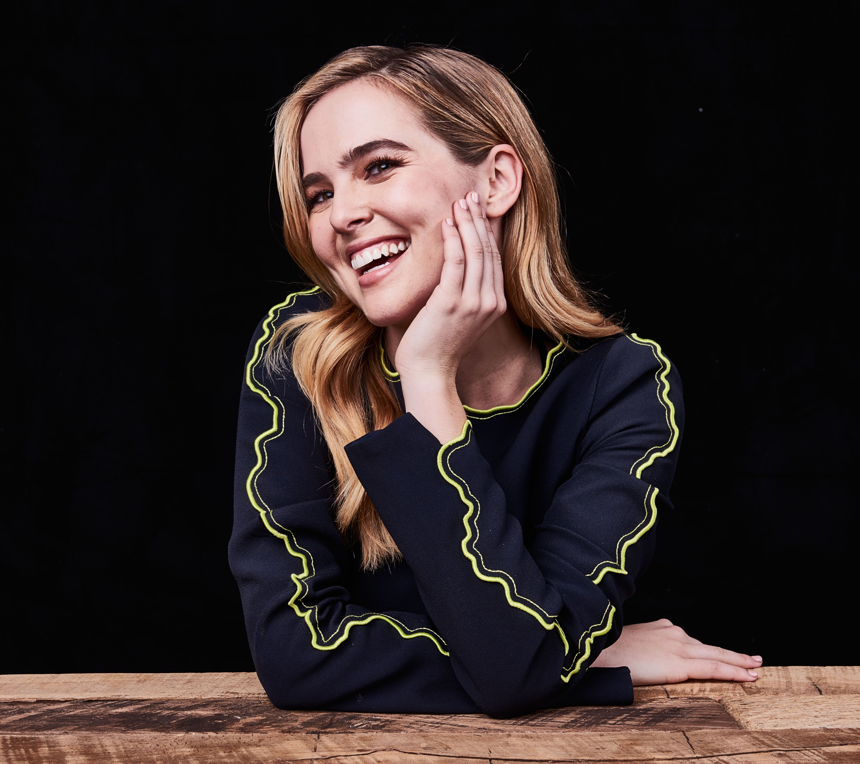 Download mobile wallpaper Smile, Blonde, American, Celebrity, Brown Eyes, Actress, Zoey Deutch for free.
