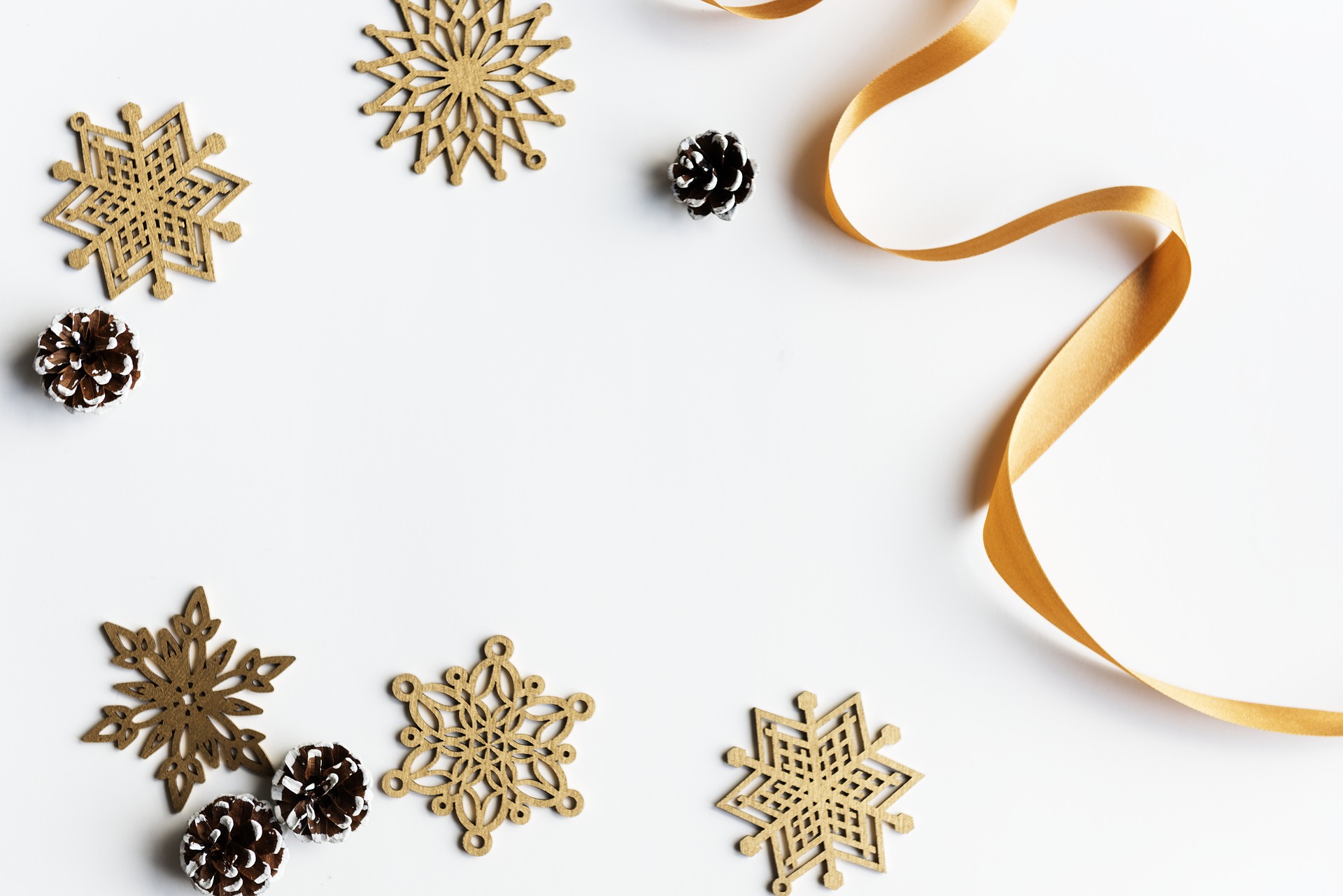 Download mobile wallpaper Christmas, Holiday, Snowflake, Christmas Ornaments, Minimalist for free.