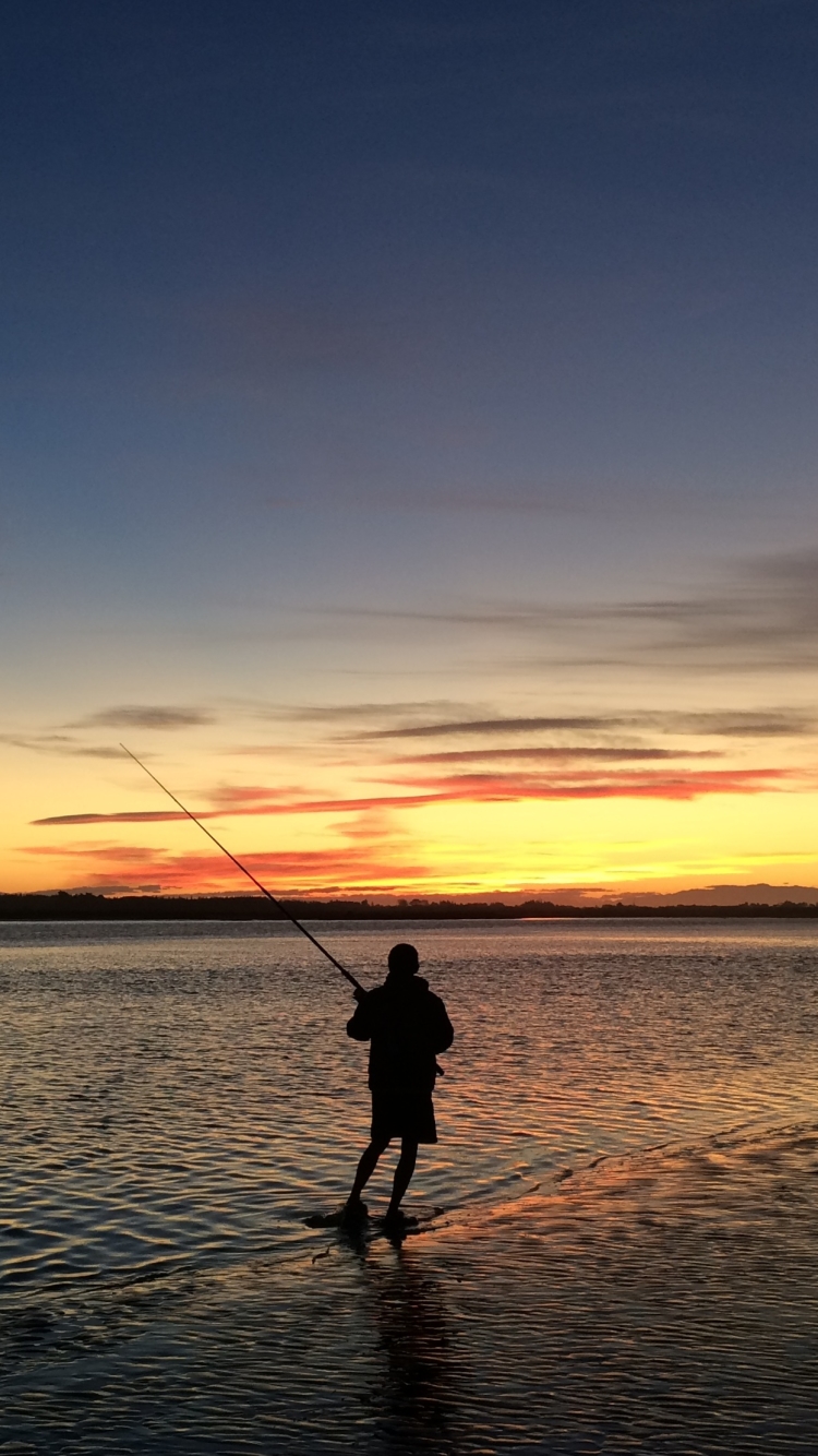 Download mobile wallpaper Sports, Sunset, Silhouette, Fisherman, Fishing for free.