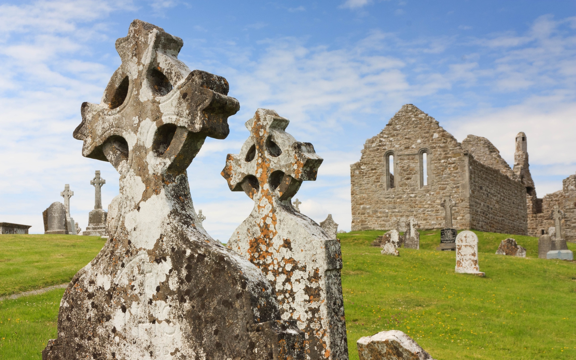 Download mobile wallpaper Architecture, Ireland, Cross, Monastery, Religious, Cemetery, Clonmacnoise, Clonmacnoise Monastery for free.