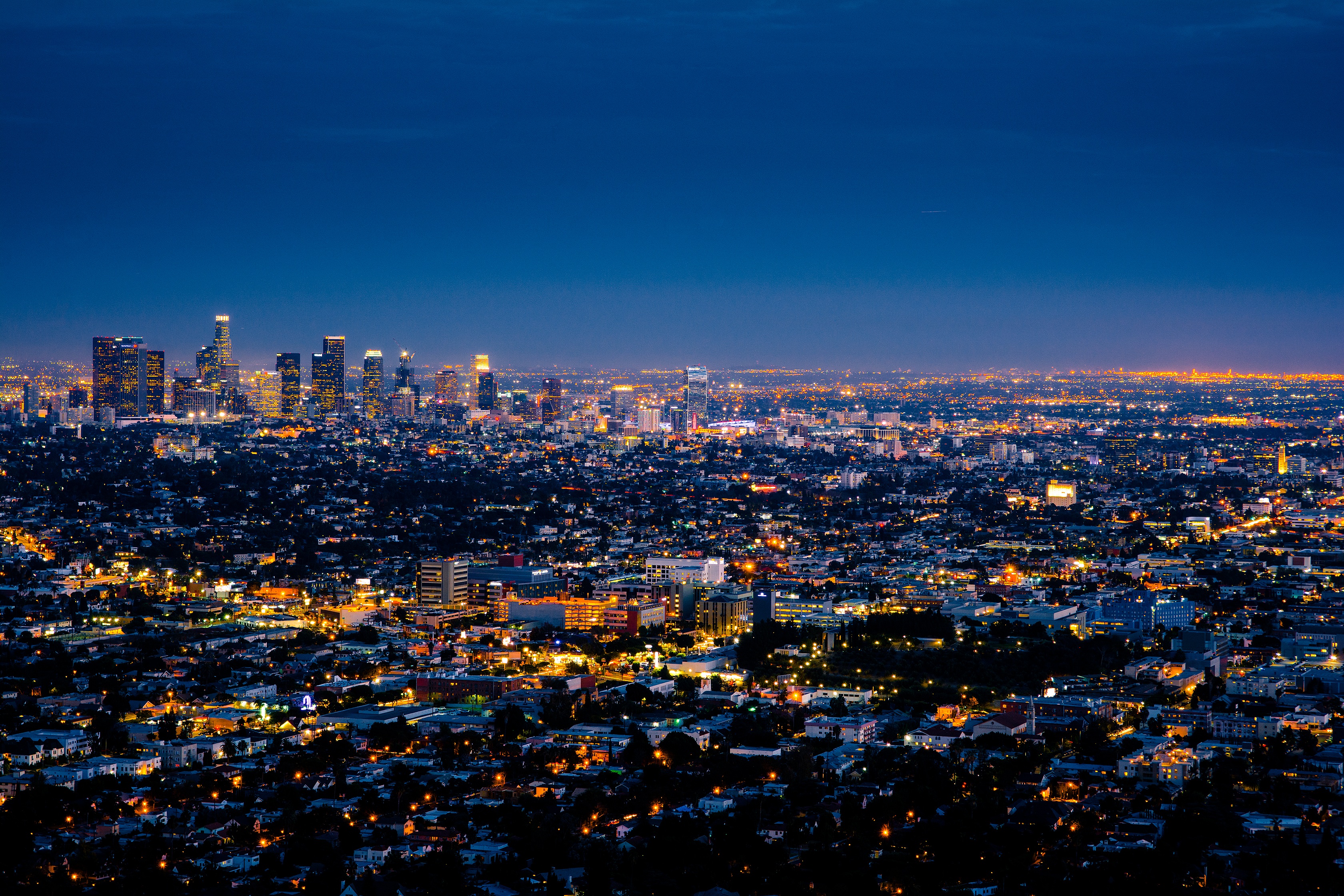 Laden Sie das Städte, Wolkenkratzer, Gebäude, Horizont, Stadtbild, Los Angeles, Nacht, Vereinigte Staaten Von Amerika, Menschengemacht, Großstadt-Bild kostenlos auf Ihren PC-Desktop herunter