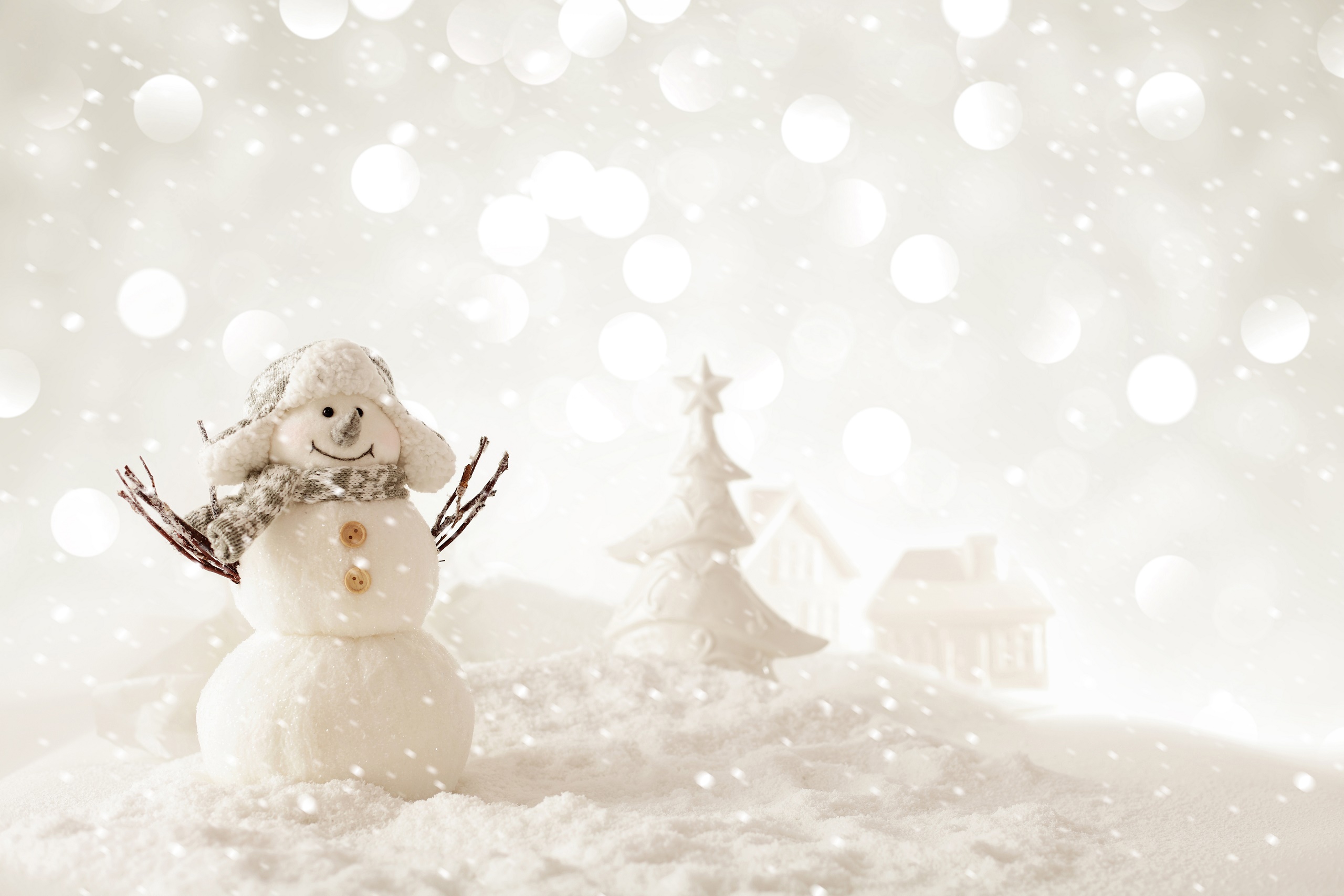 Download mobile wallpaper Snow, Snowman, Christmas, Christmas Tree, Artistic for free.