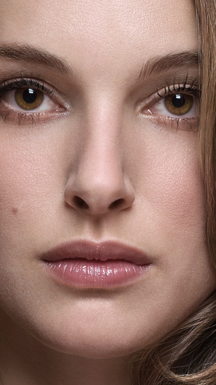 Handy-Wallpaper Natalie Portman, Gesicht, Brünette, Amerikanisch, Braune Augen, Berühmtheiten, Darstellerin, Starren kostenlos herunterladen.