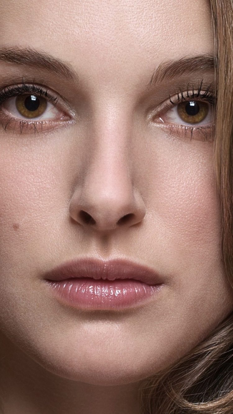 Download mobile wallpaper Natalie Portman, Face, Brunette, American, Celebrity, Brown Eyes, Actress, Stare for free.