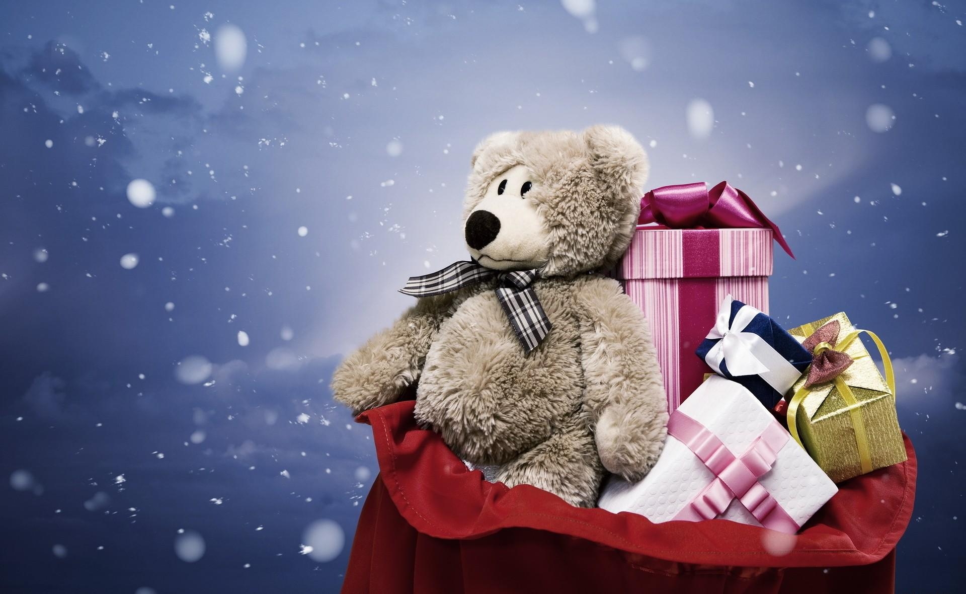 137359 завантажити шпалери різдво, свята, новий рік, сніг, ведмідь, мишка, мішок, подарунки - заставки і картинки безкоштовно