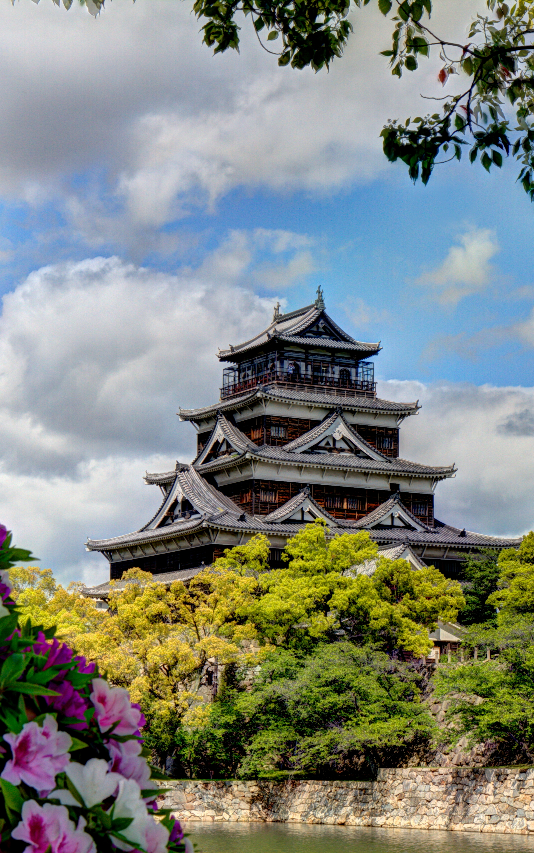 Популярные заставки и фоны Замок Хиросима на компьютер