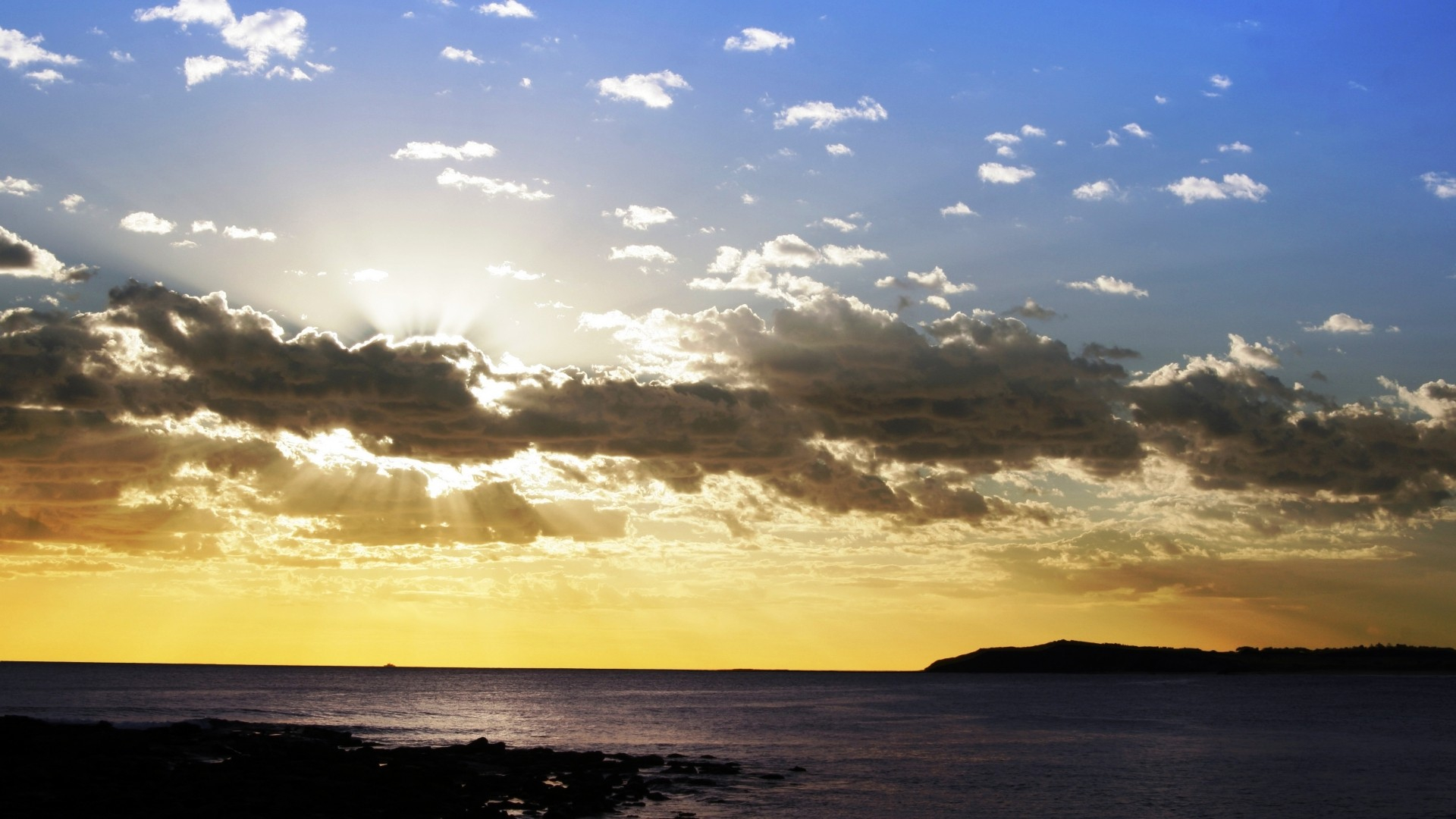 Descarga gratuita de fondo de pantalla para móvil de Rayo De Sol, Tierra/naturaleza, Puesta De Sol.