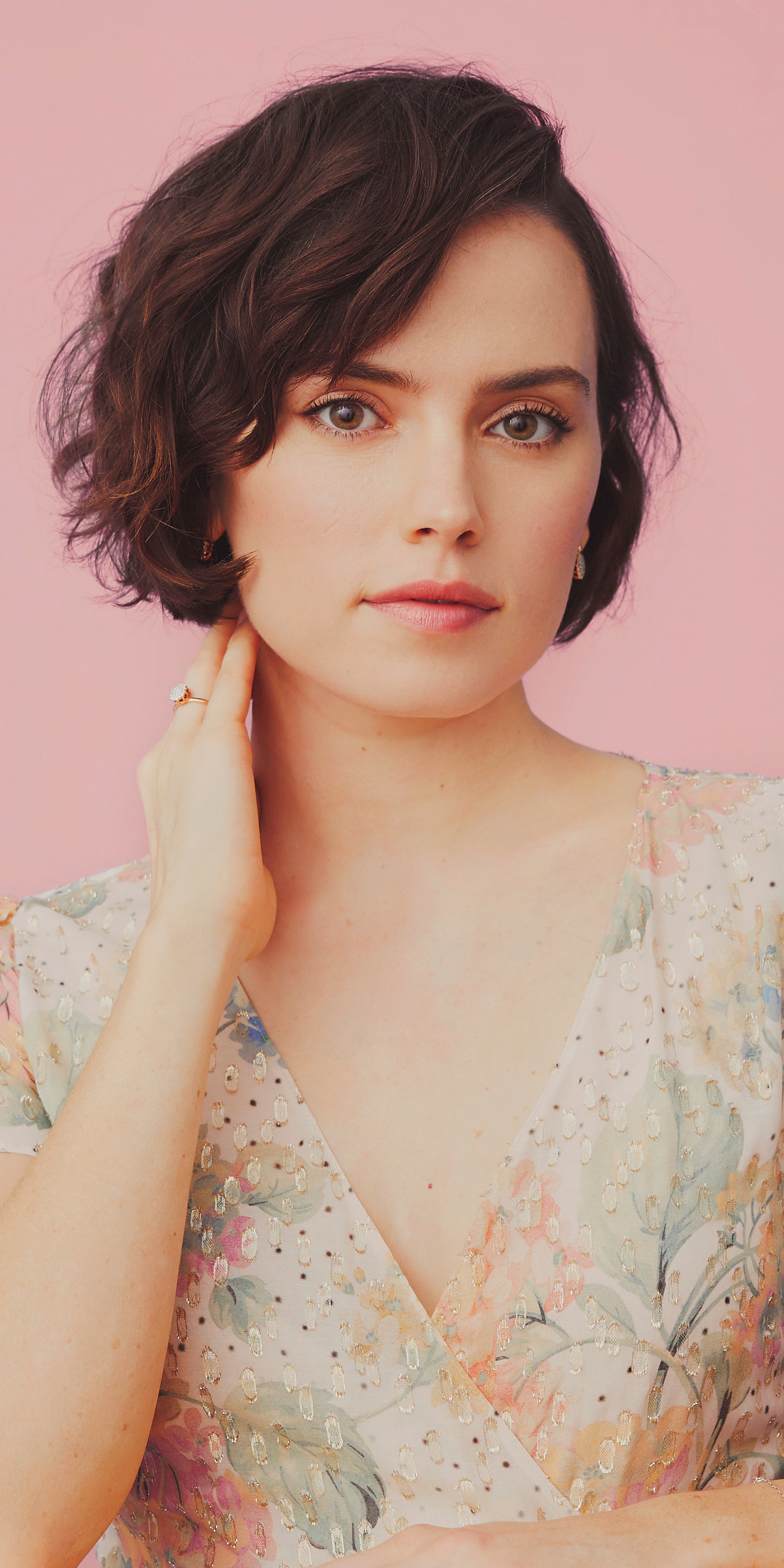 Download mobile wallpaper English, Brunette, Celebrity, Short Hair, Actress, Daisy Ridley for free.