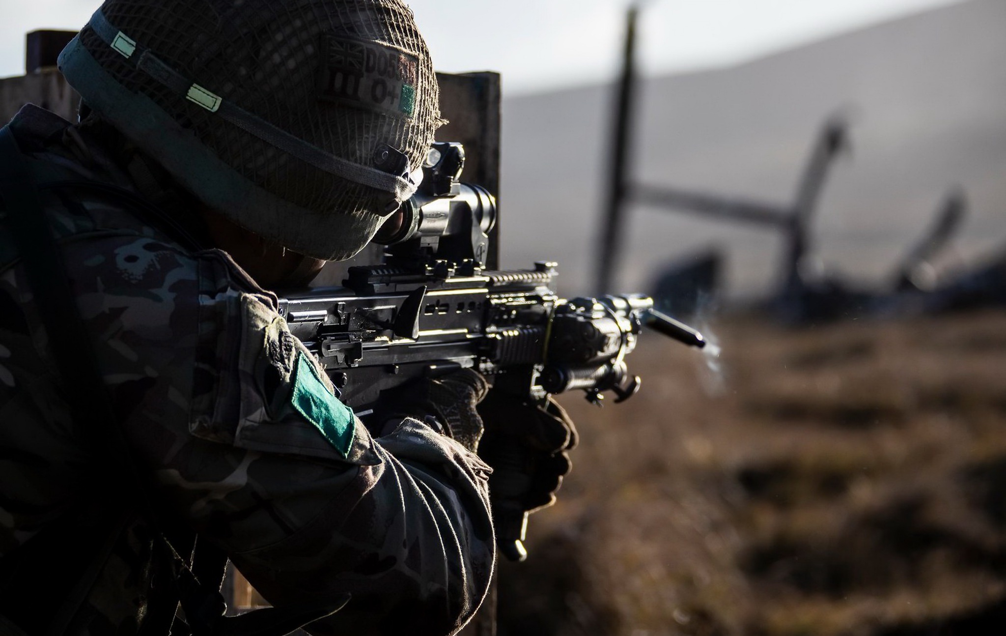 Melhores papéis de parede de L85 (Rifle) para tela do telefone