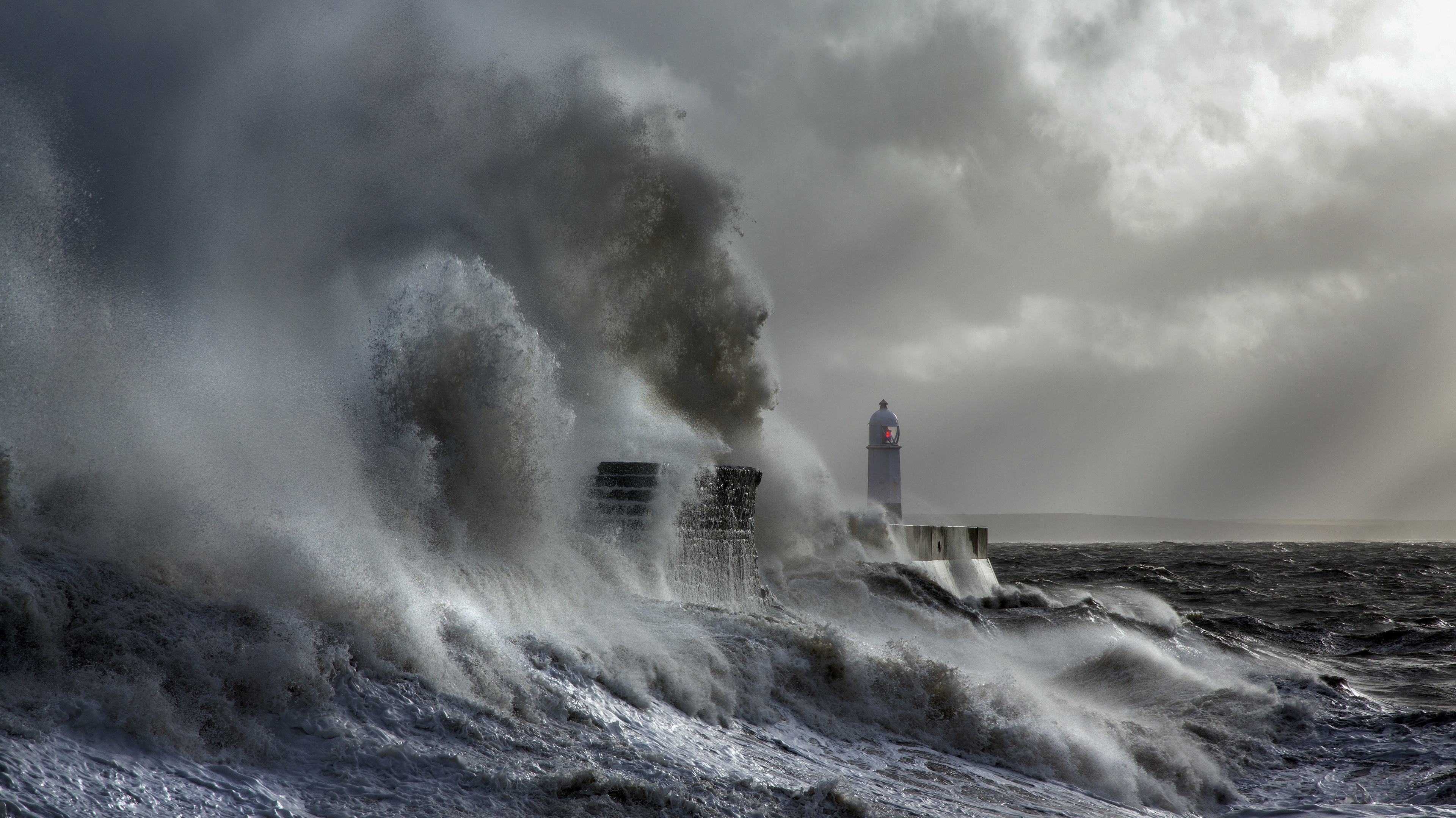 Laden Sie das Ozean, Leuchtturm, Sturm, Wolke, Welle, Meer, Menschengemacht-Bild kostenlos auf Ihren PC-Desktop herunter