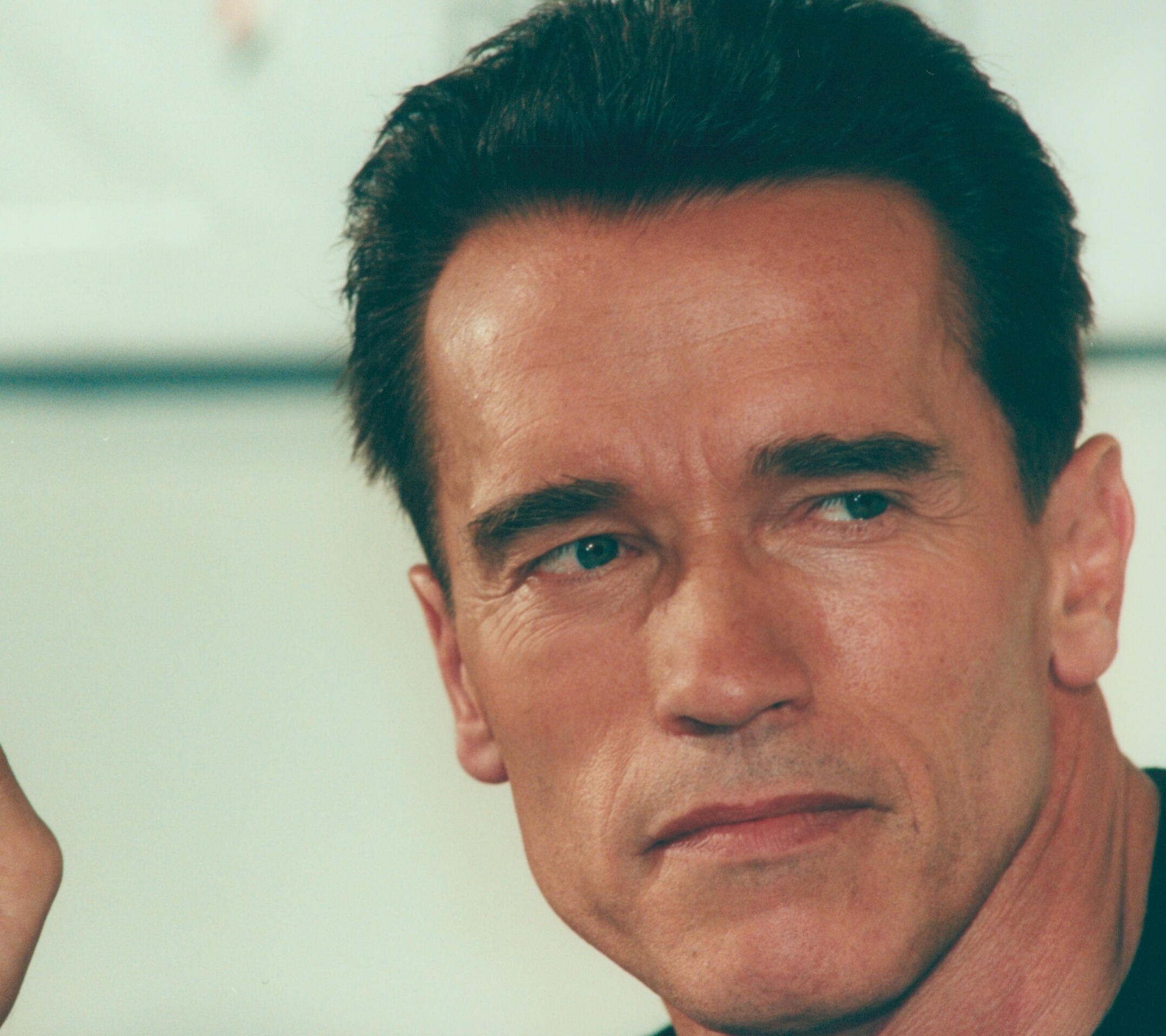 Descarga gratuita de fondo de pantalla para móvil de Arnold Schwarzenegger, Celebridades.