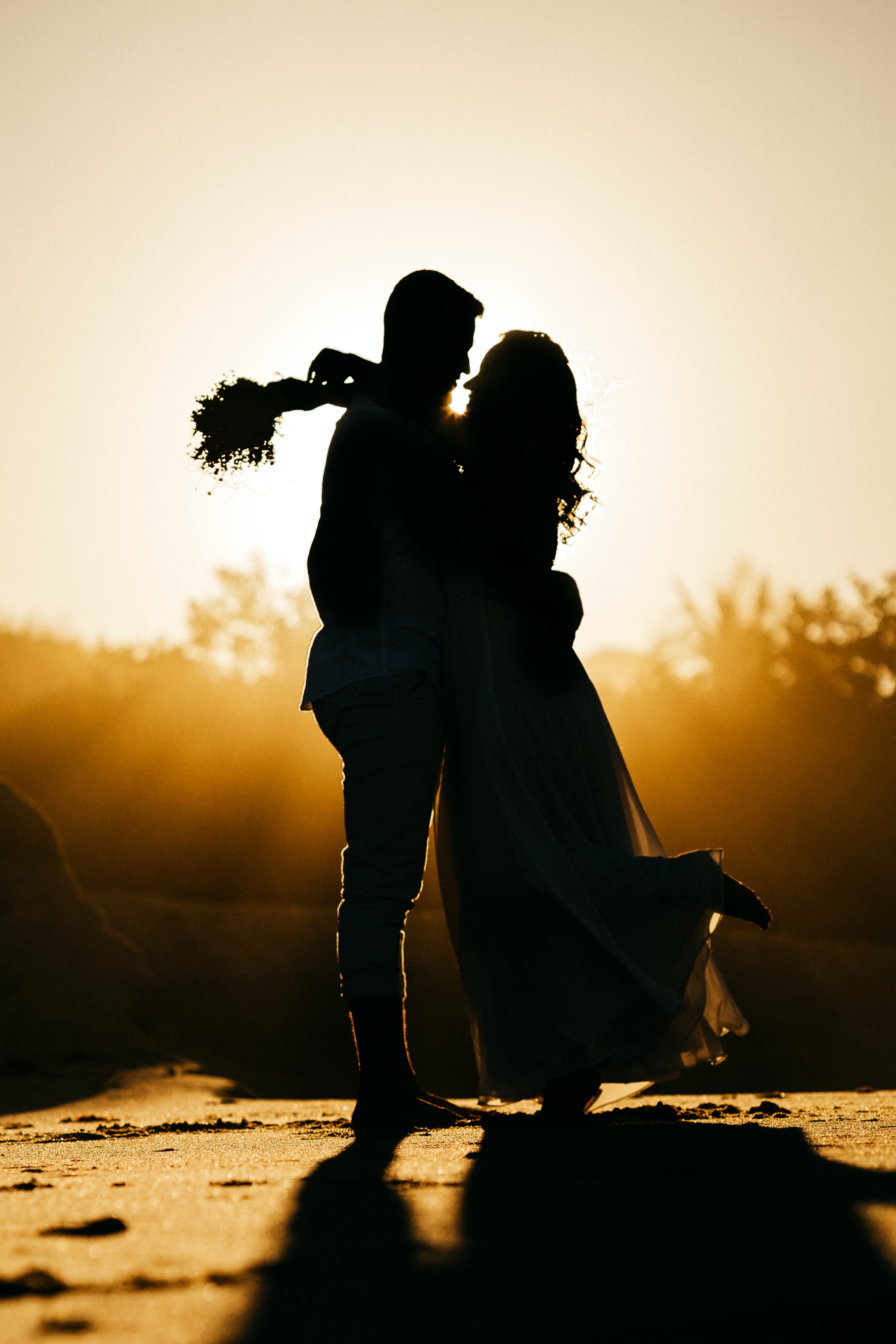 Download mobile wallpaper Love, Sunset, Silhouette, Wedding for free.