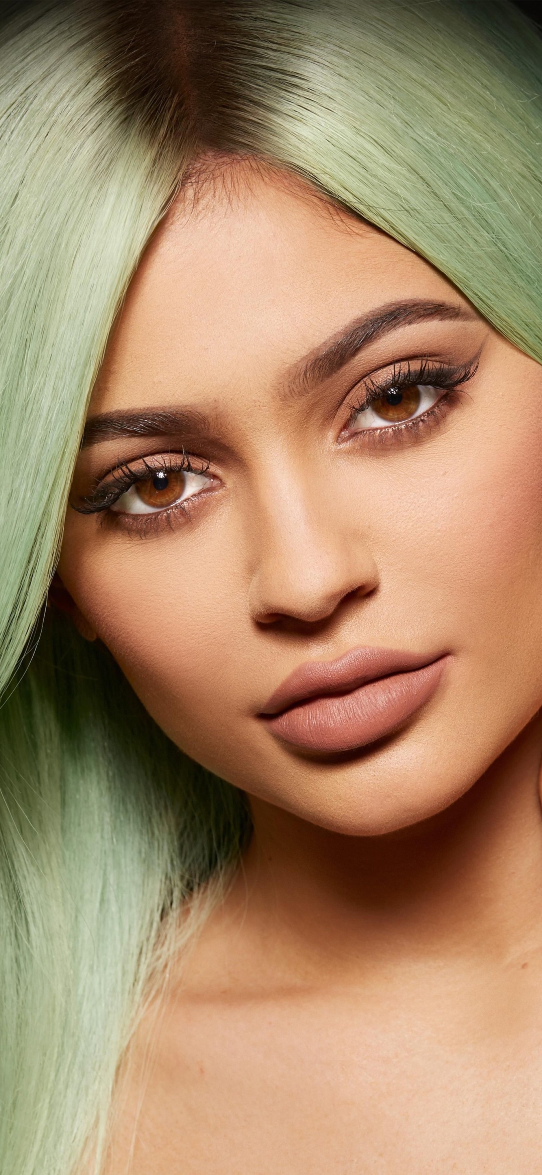 Handy-Wallpaper Gesicht, Modell, Amerikanisch, Berühmtheiten, Haselnussbraune Augen, Kylie Jenner kostenlos herunterladen.