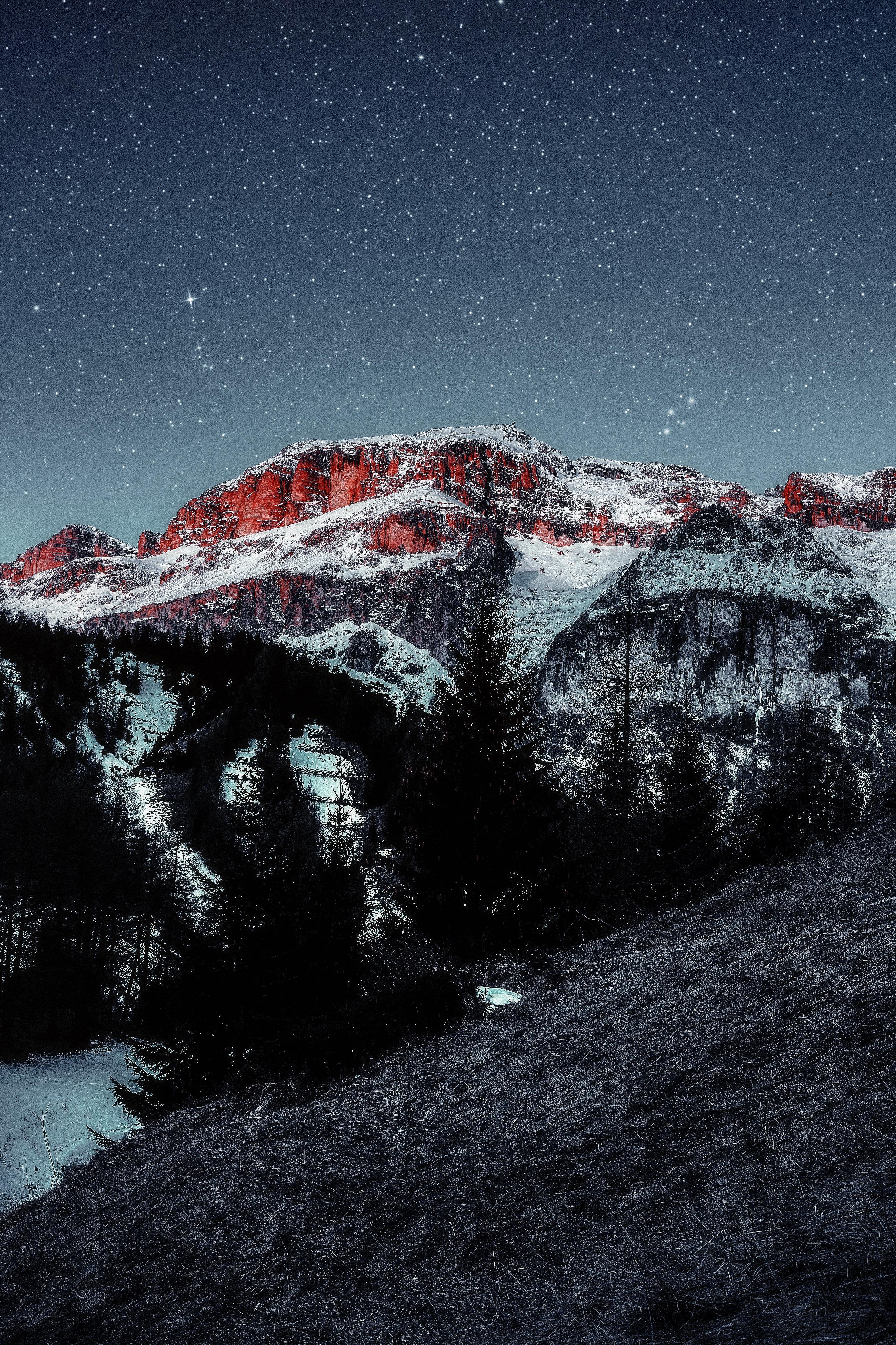 71785 descargar fondo de pantalla naturaleza, hierba, montañas, vértice, cielo estrellado, tops, cubierto de nieve, nevado, paisaje de montaña: protectores de pantalla e imágenes gratis
