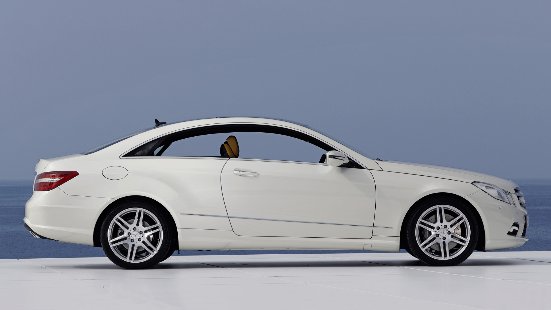 Laden Sie Mercedes Benz E 500 Coupé Amg Styling HD-Desktop-Hintergründe herunter