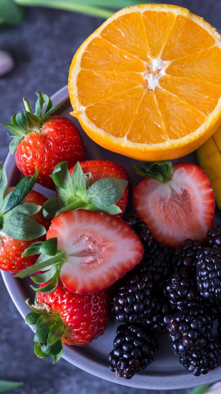 Handy-Wallpaper Erdbeere, Brombeere, Frucht, Mango, Nahrungsmittel, Früchte, Orange (Obst) kostenlos herunterladen.