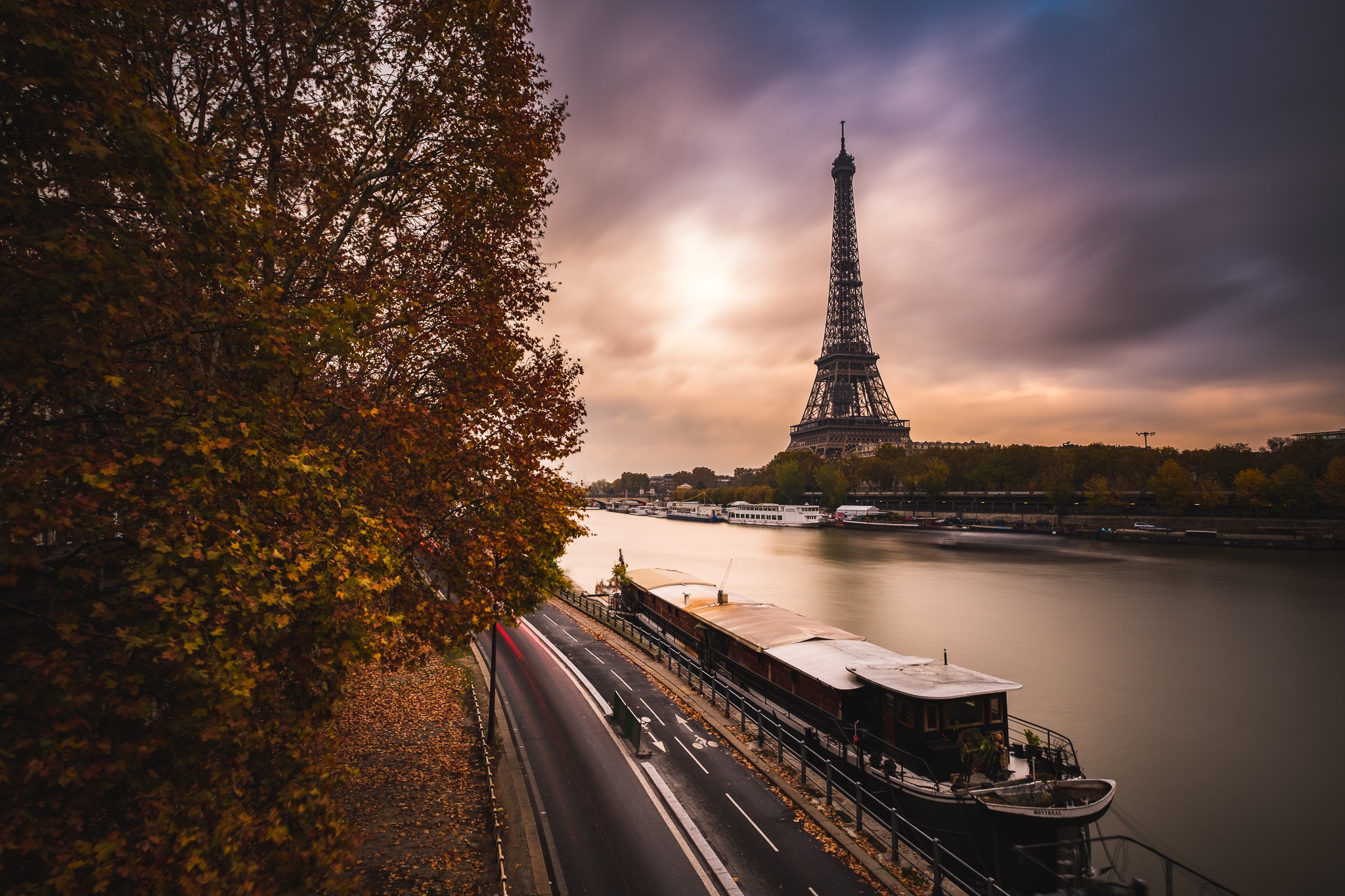 Скачати мобільні шпалери Річка, Париж, Ейфелева Вежа, Пам'ятники, Франція, Створено Людиною безкоштовно.