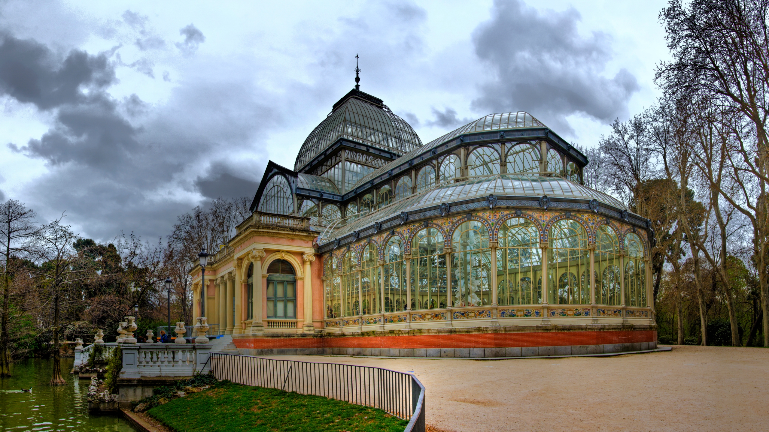 man made, palacio de cristal