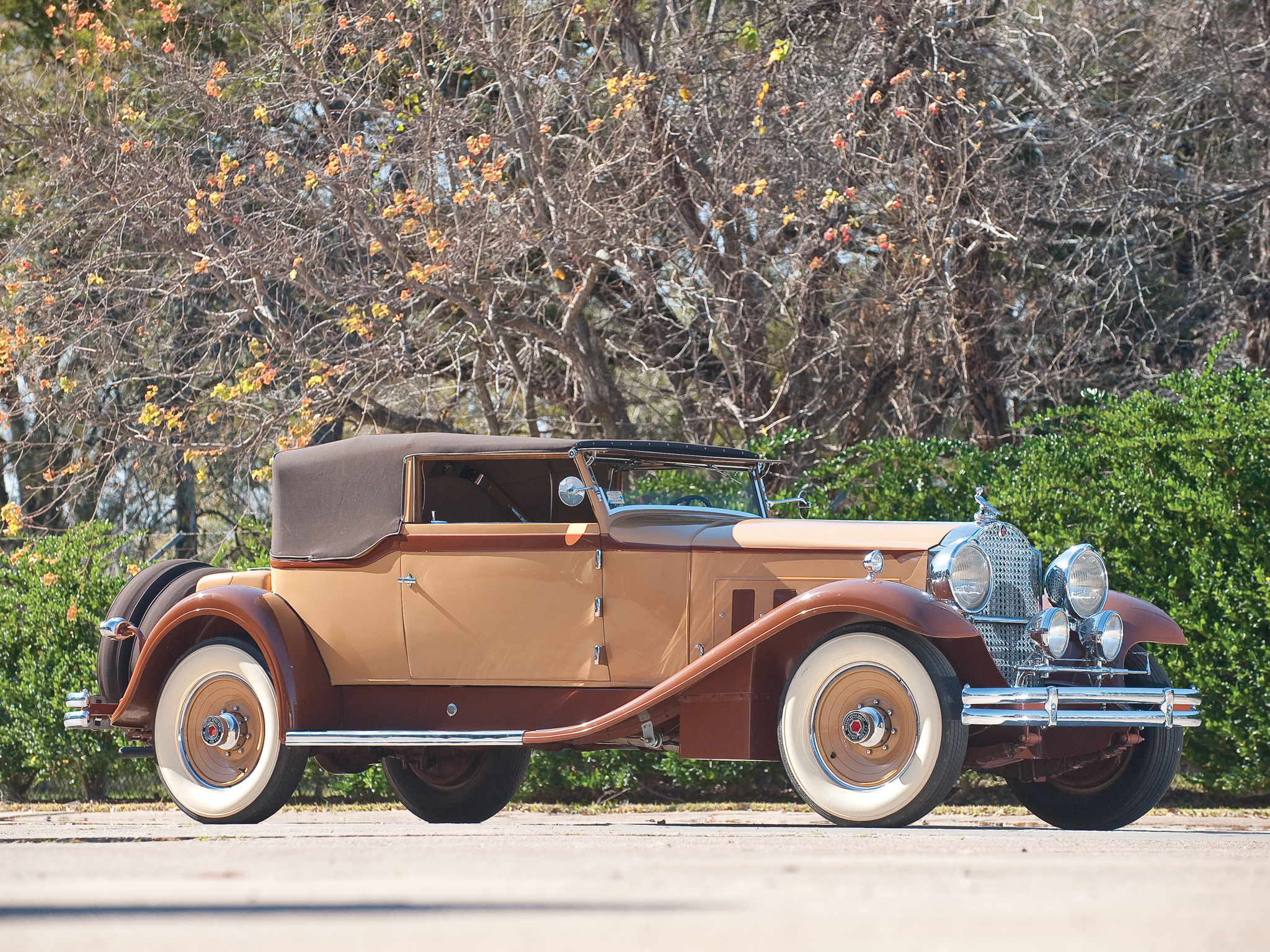 Скачать обои 1931 Packard Deluxe Eight Convertible Victoria на телефон бесплатно